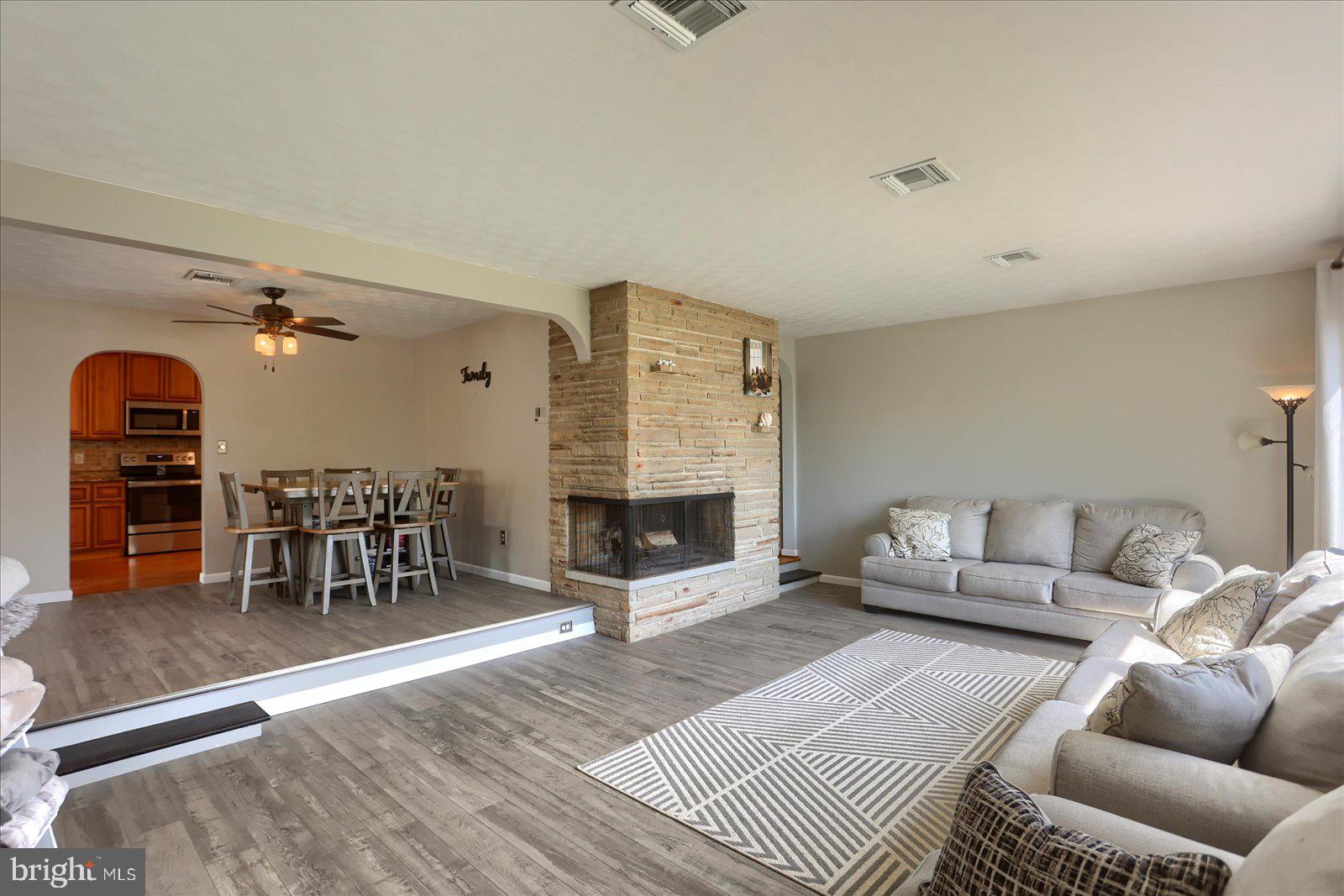 HOLLYWOOD HEIGHTS - Residential