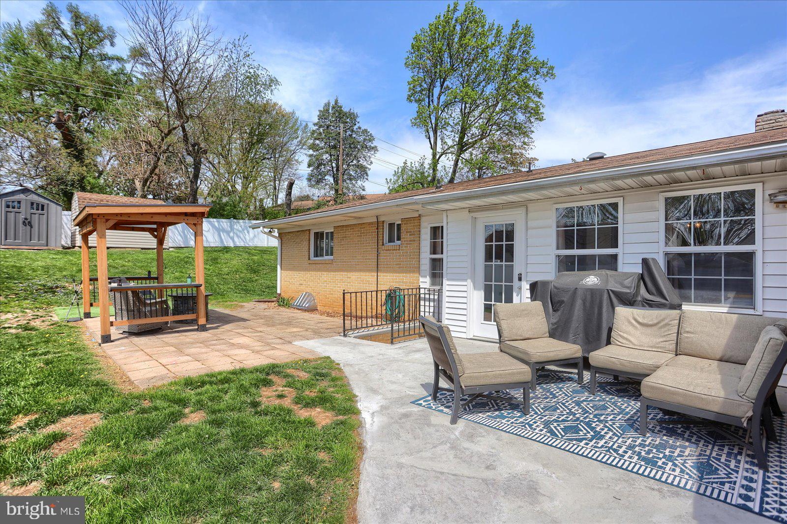 HOLLYWOOD HEIGHTS - Residential