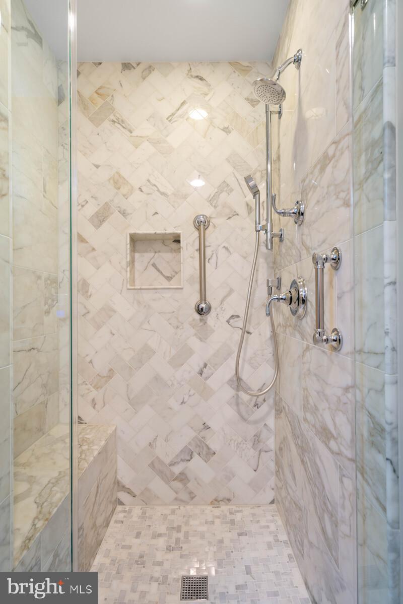 OAKTON GLEN - Residential