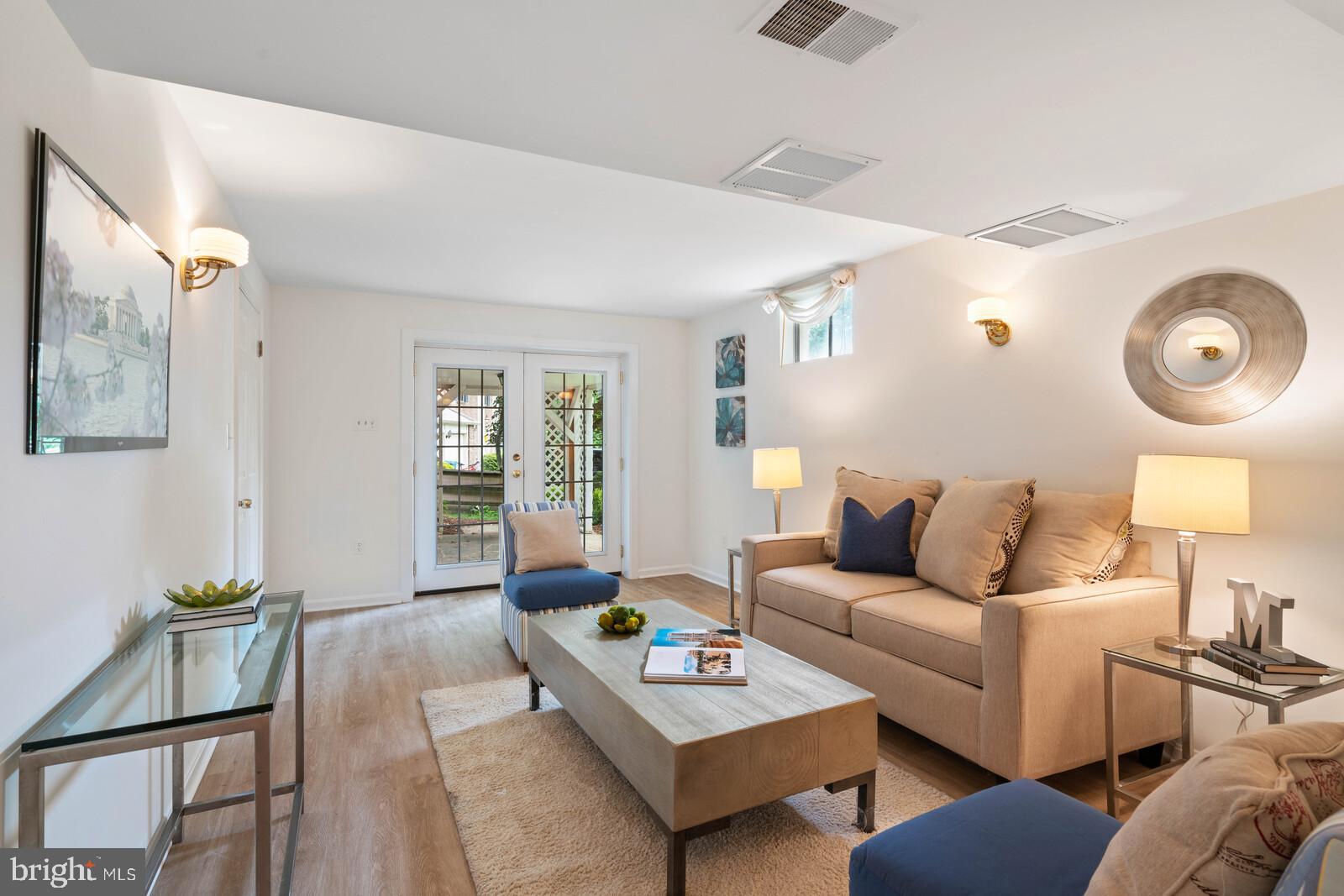 OAKTON GLEN - Residential