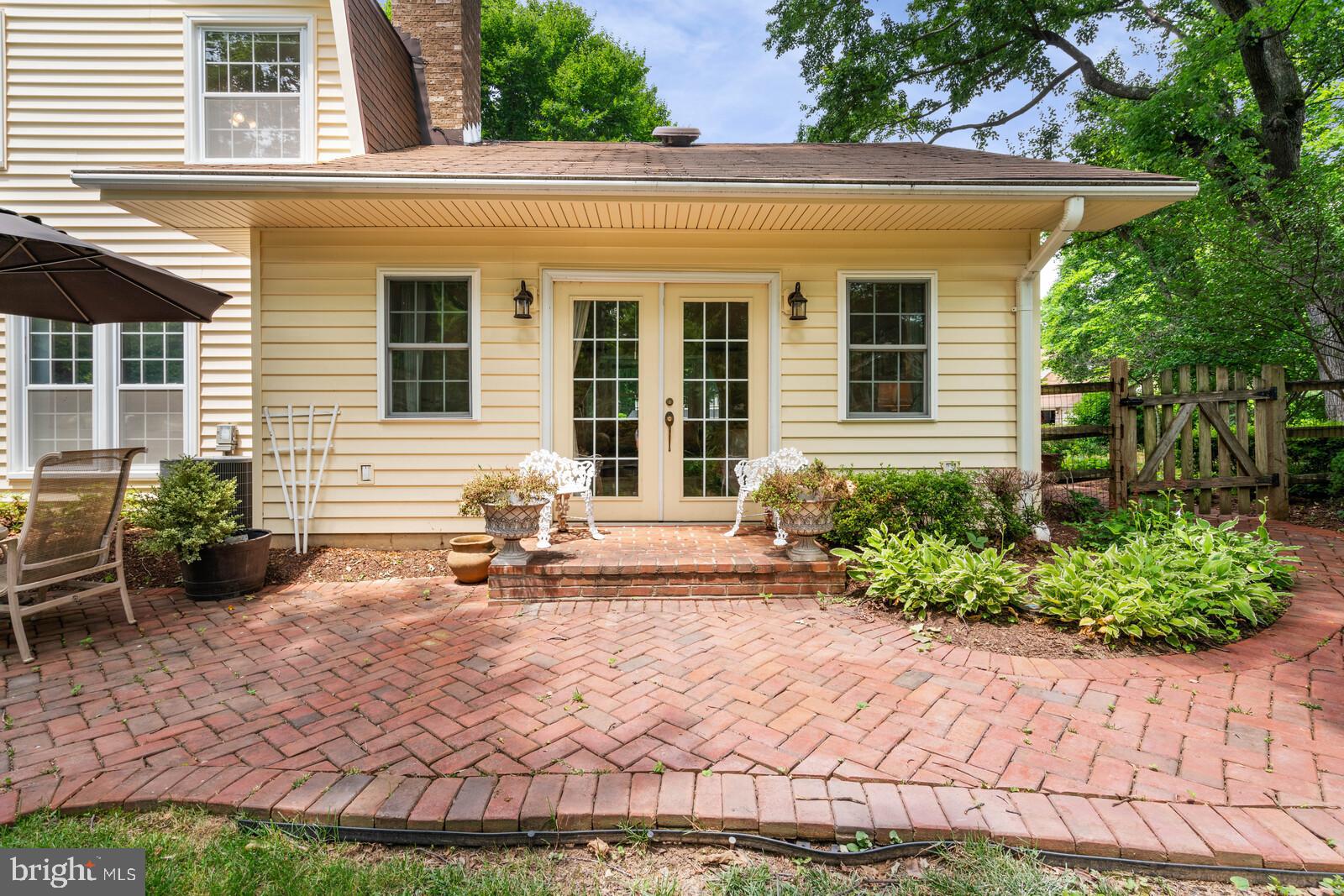 OAKTON GLEN - Residential