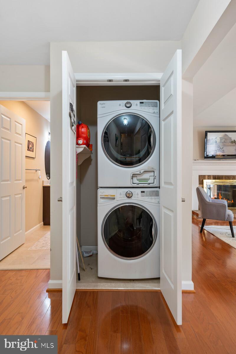 OAKTON GLEN - Residential