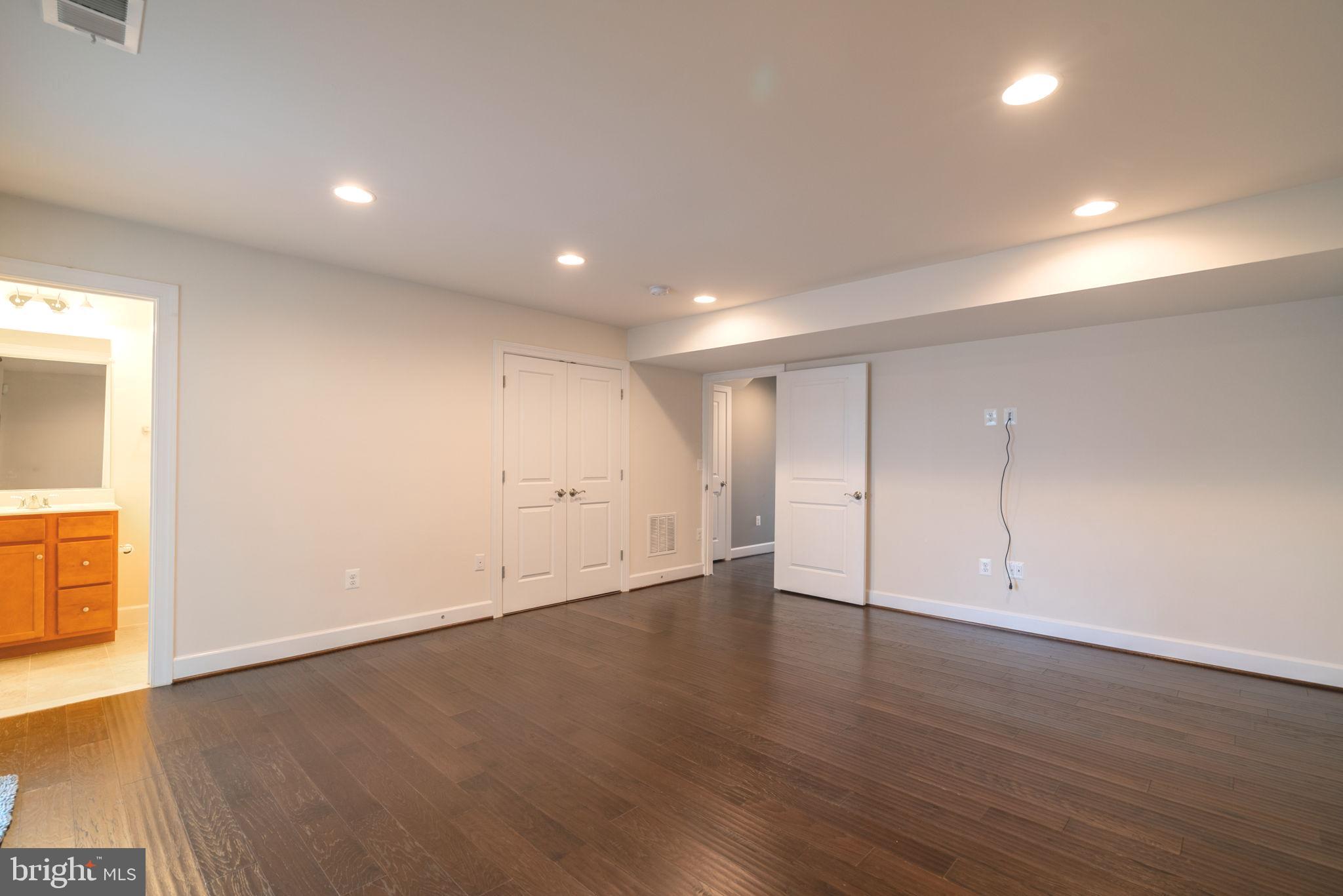 BRADLEY SQUARE - Residential