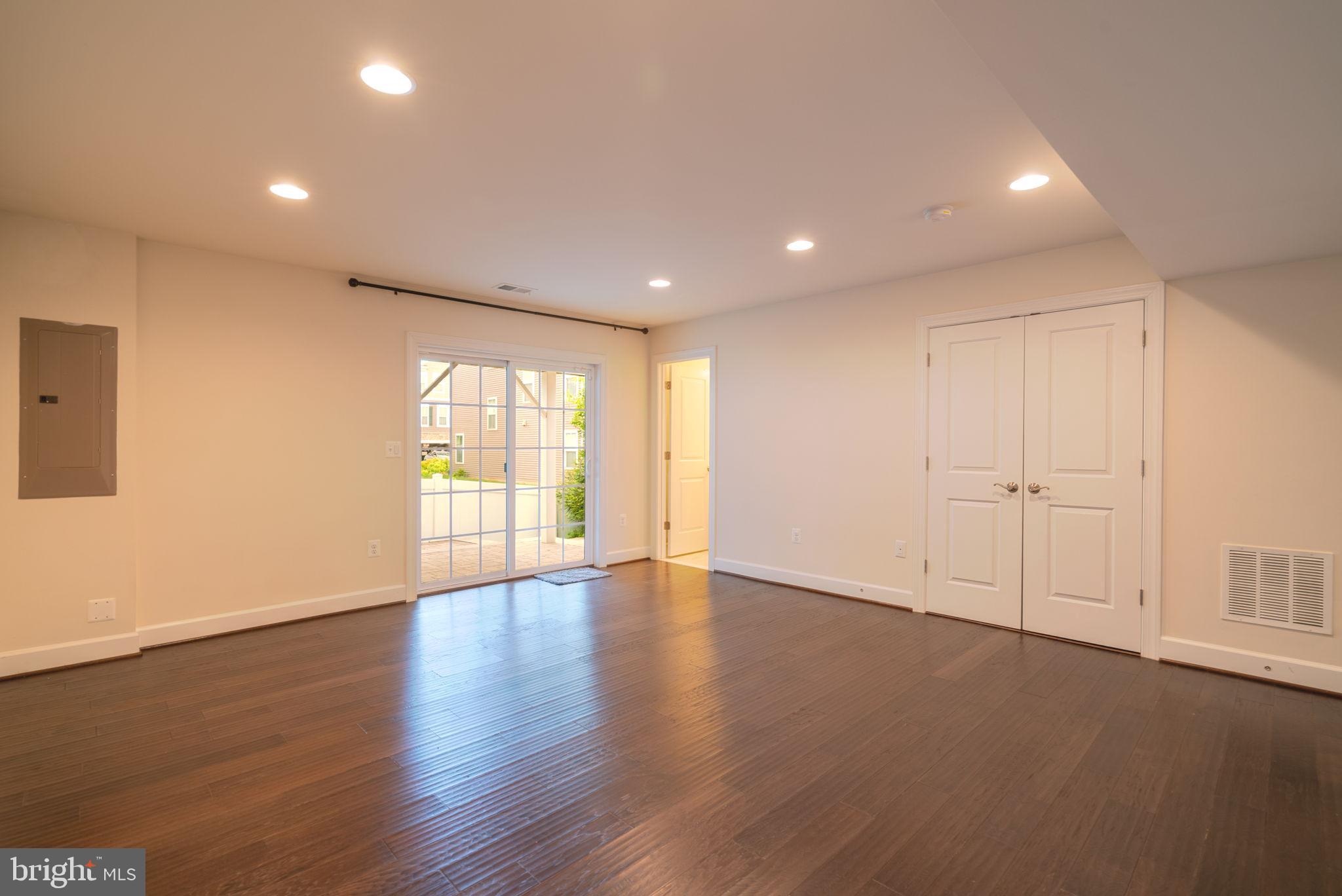 BRADLEY SQUARE - Residential