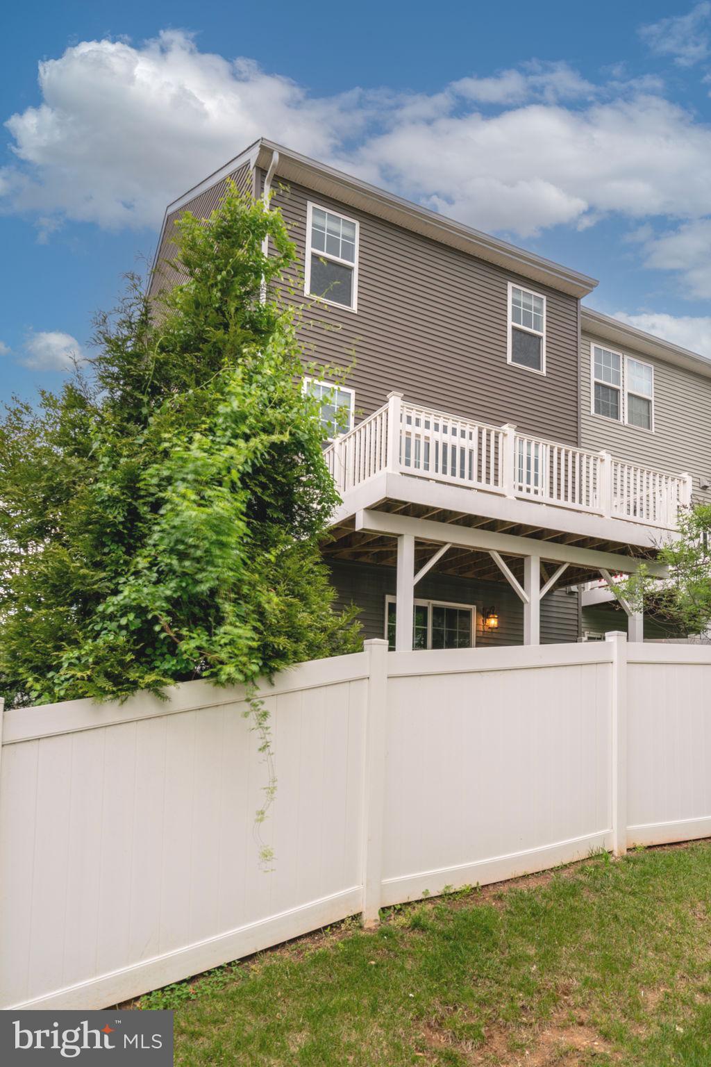 BRADLEY SQUARE - Residential