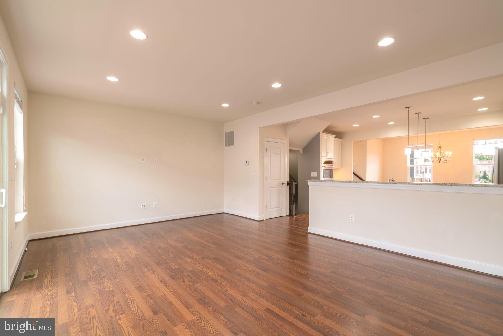 BRADLEY SQUARE - Residential