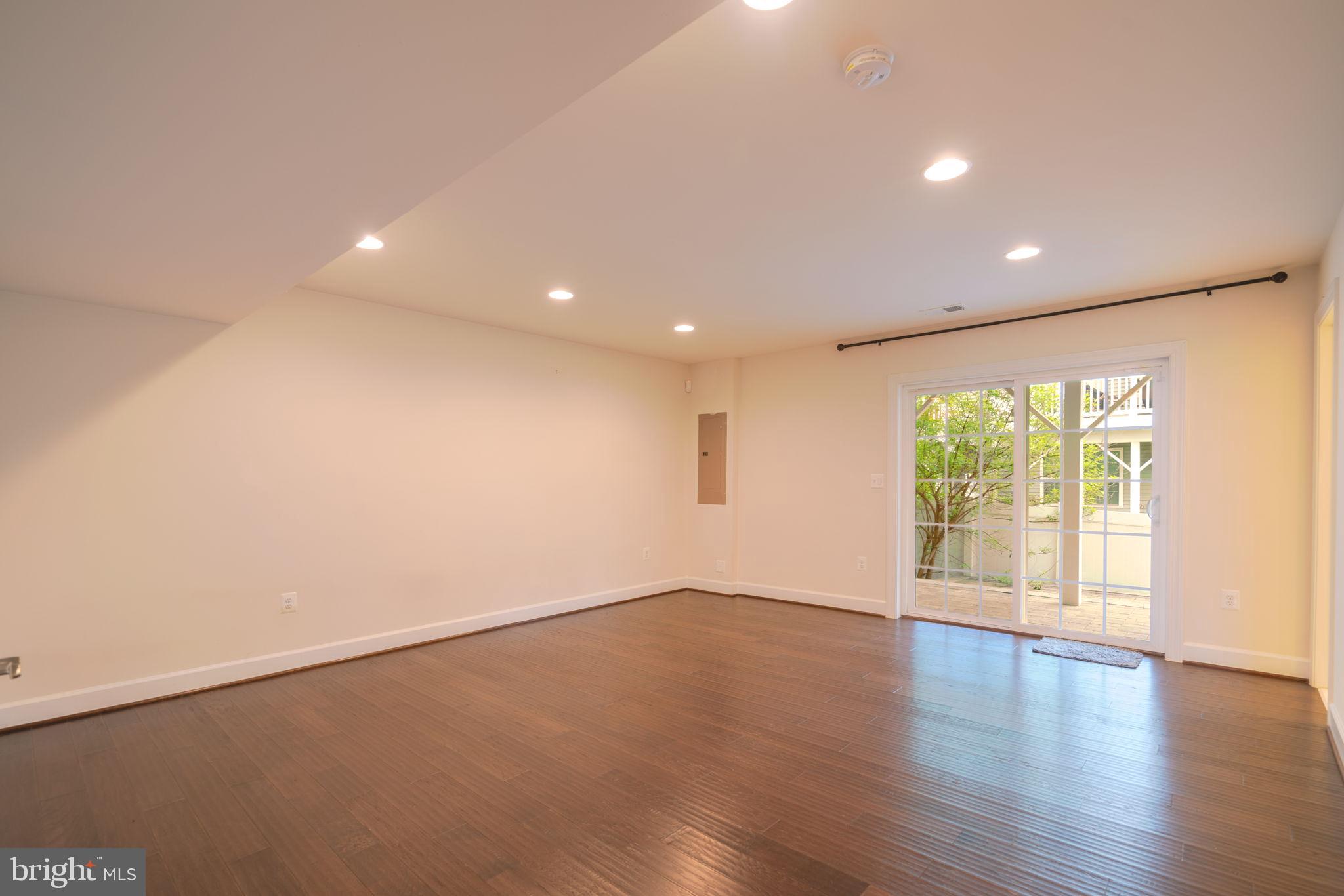 BRADLEY SQUARE - Residential