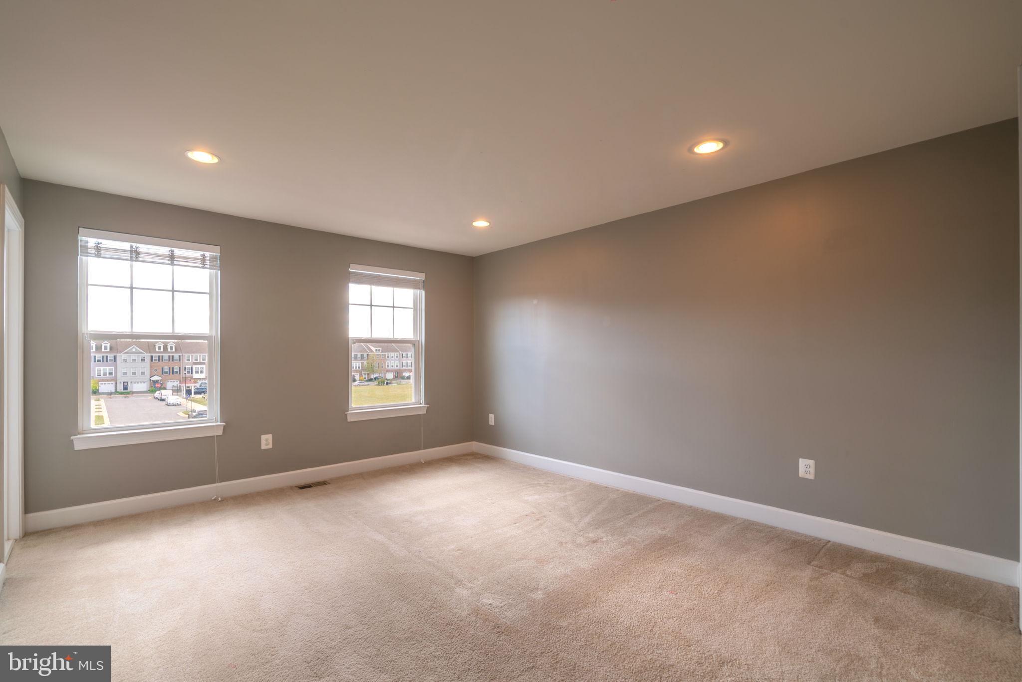 BRADLEY SQUARE - Residential