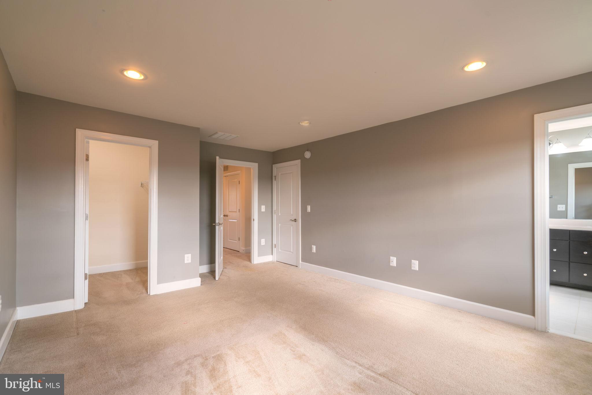 BRADLEY SQUARE - Residential