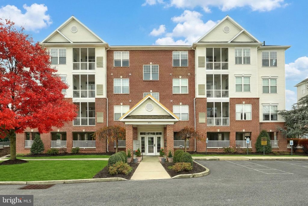 Photo of 1050 Crest Way #401, YORK, PA 17403 (MLS # PAYK2094210)