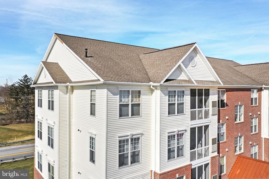 Photo of 1050 Crest Way #401, YORK, PA 17403 (MLS # PAYK2094210)