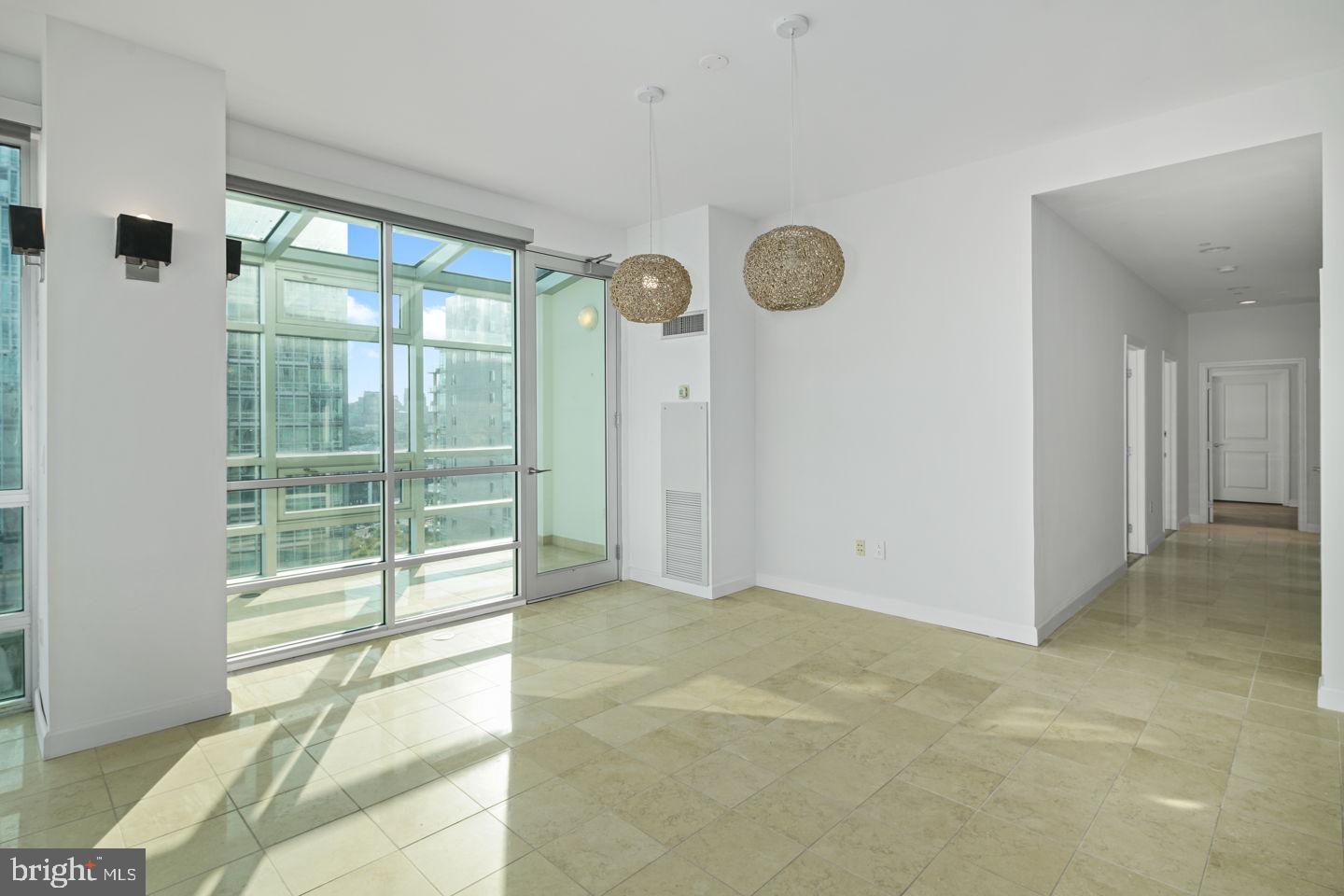 WATERFRONT SQUARE - Residential