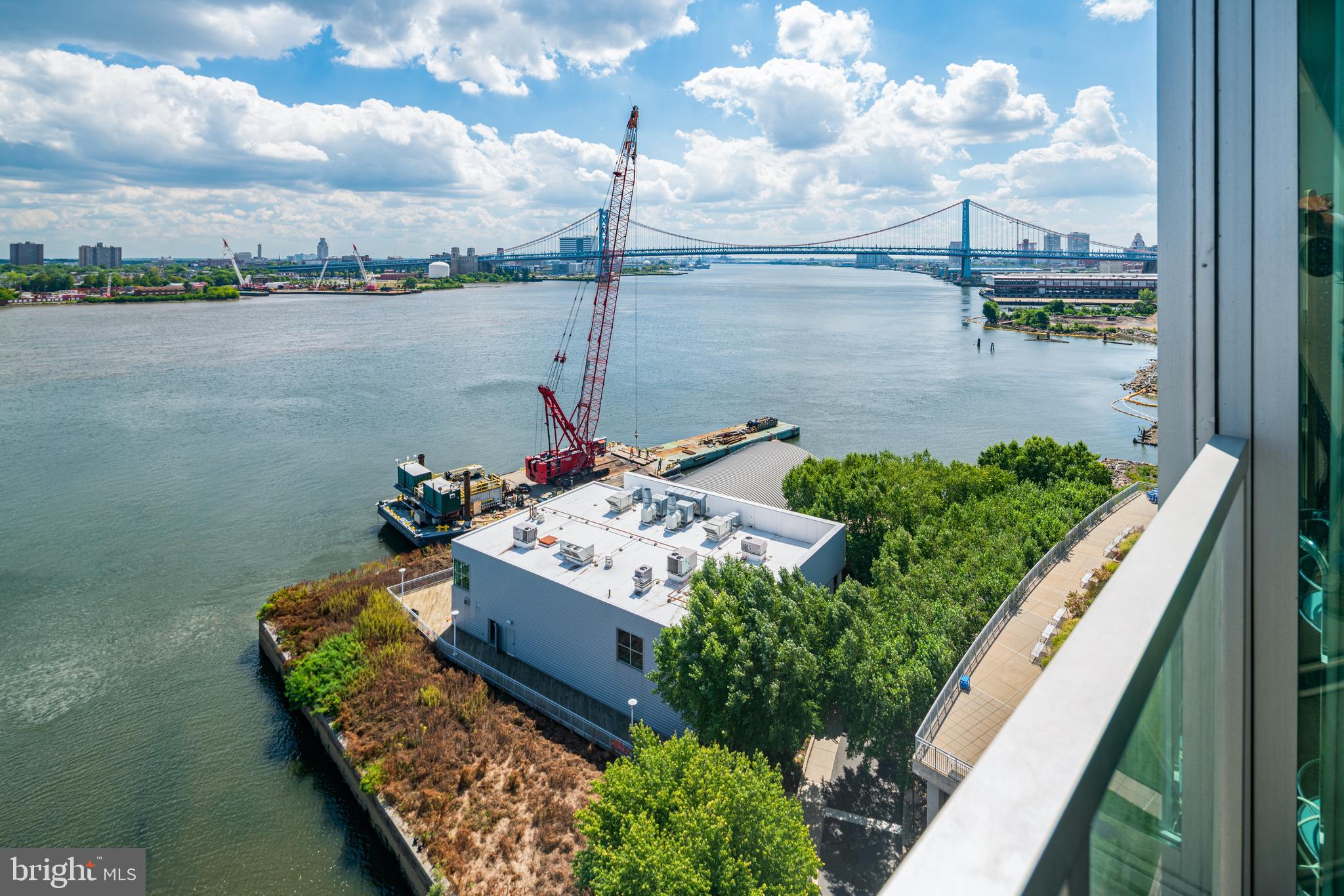 WATERFRONT SQUARE - Residential