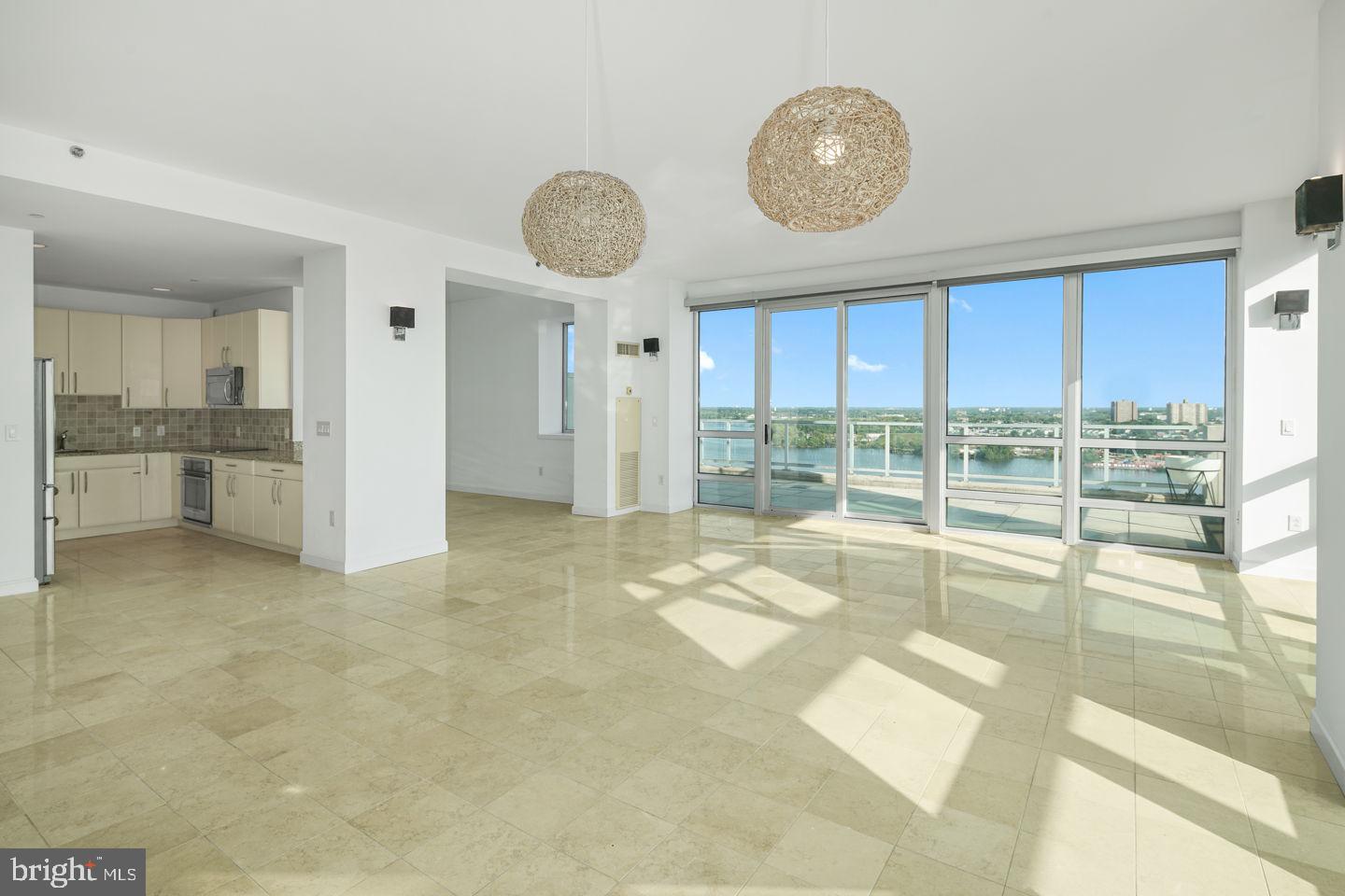 WATERFRONT SQUARE - Residential