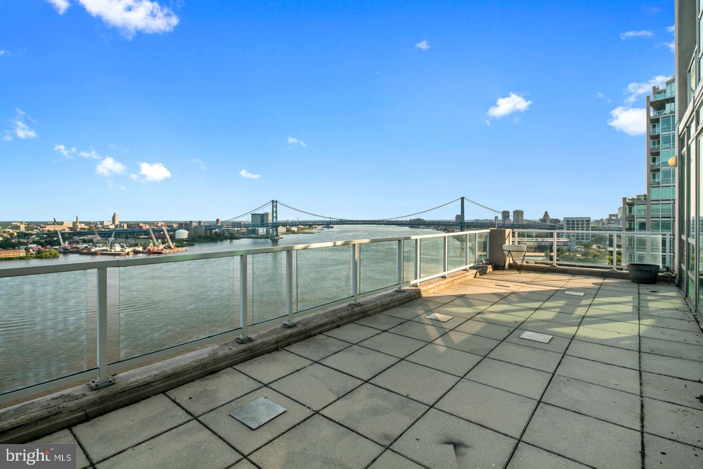 WATERFRONT SQUARE - Residential