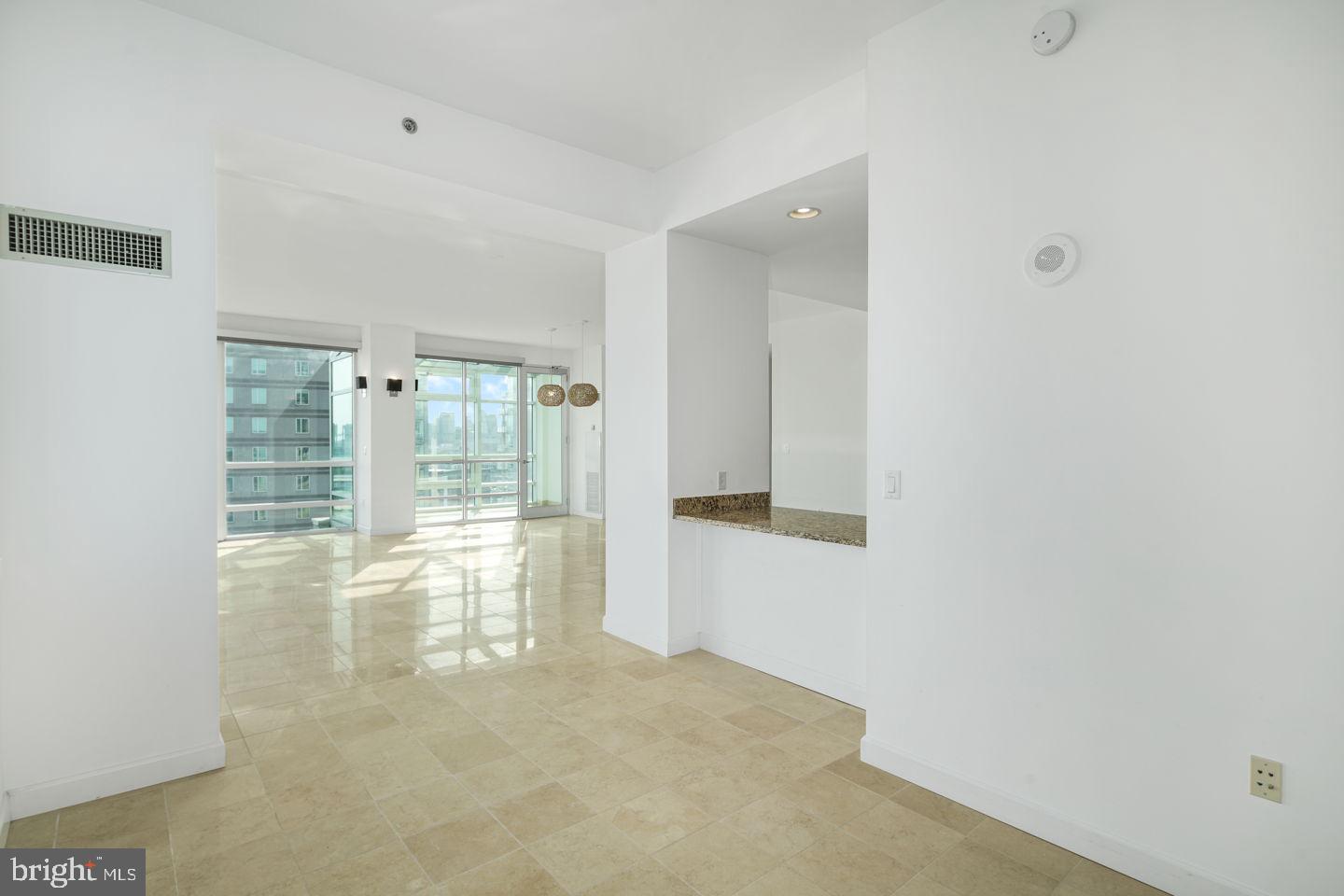 WATERFRONT SQUARE - Residential