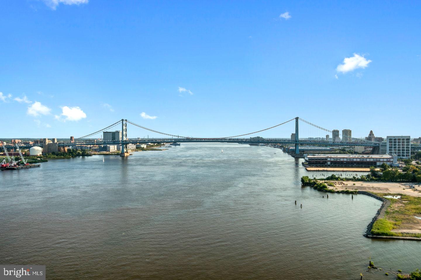 WATERFRONT SQUARE - Residential