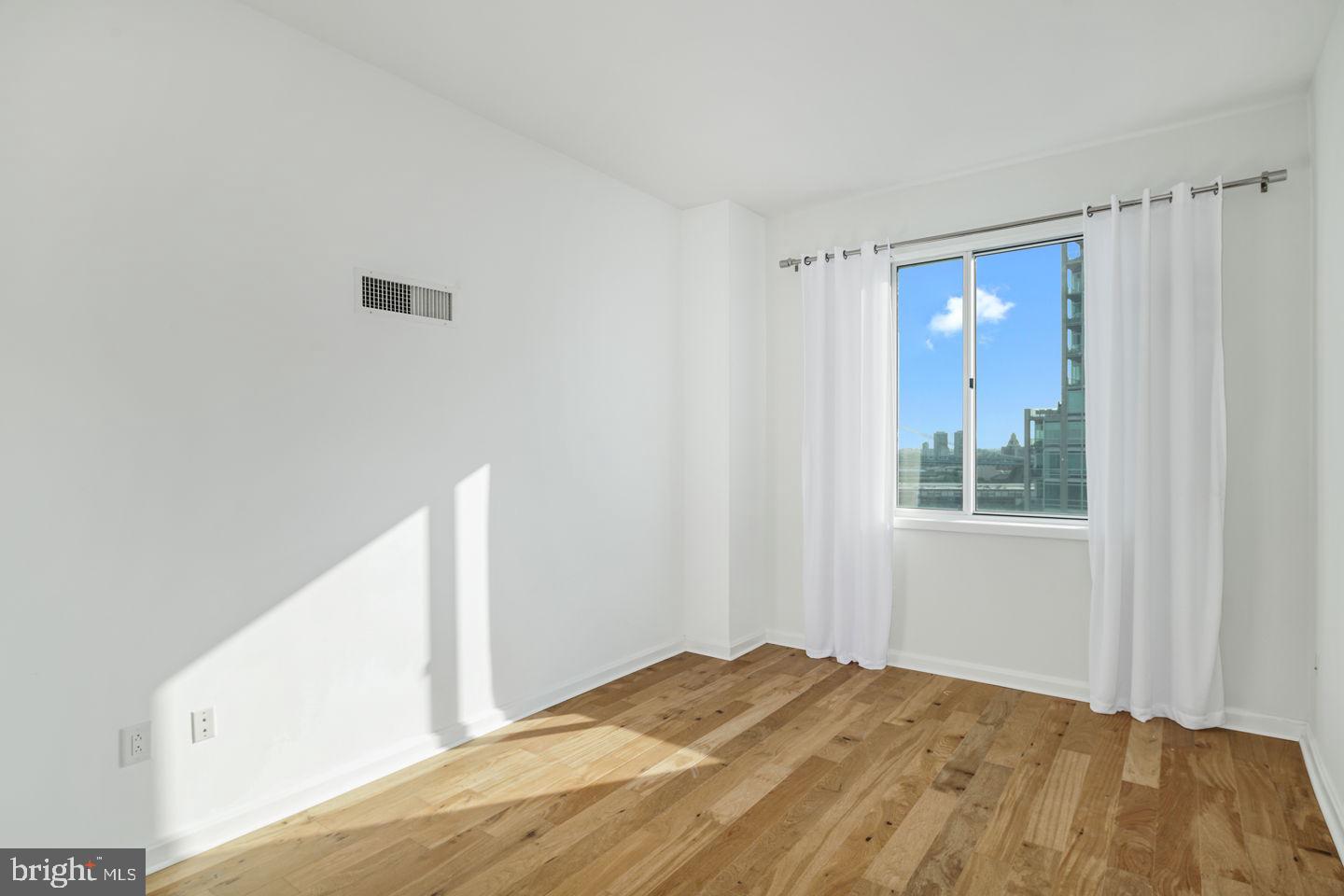 WATERFRONT SQUARE - Residential