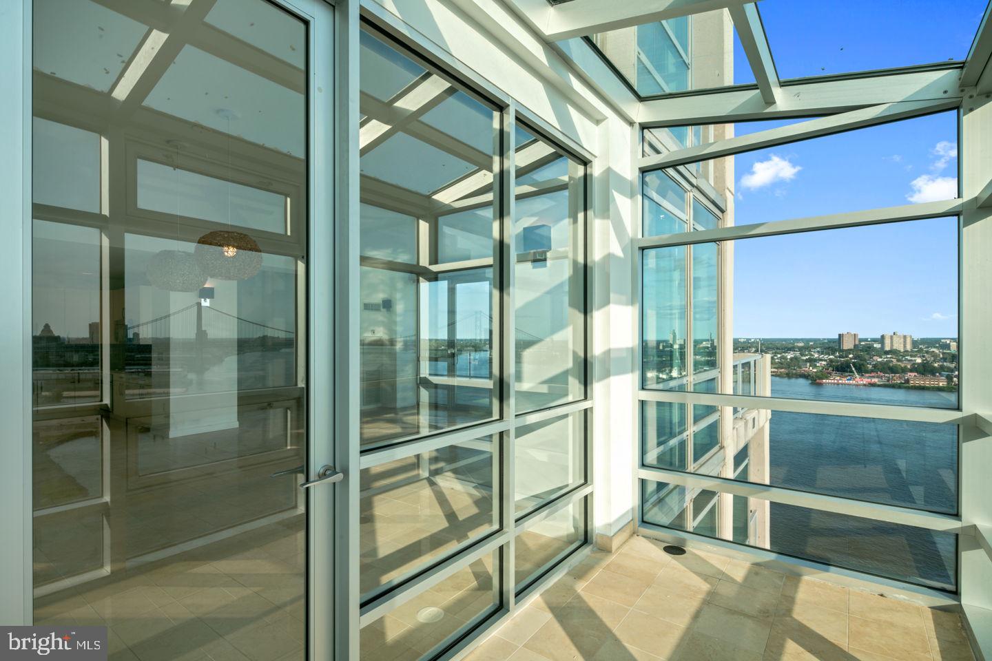 WATERFRONT SQUARE - Residential