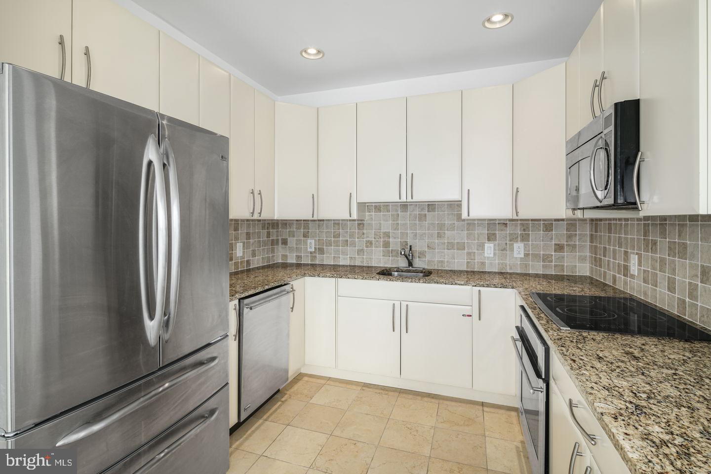 WATERFRONT SQUARE - Residential