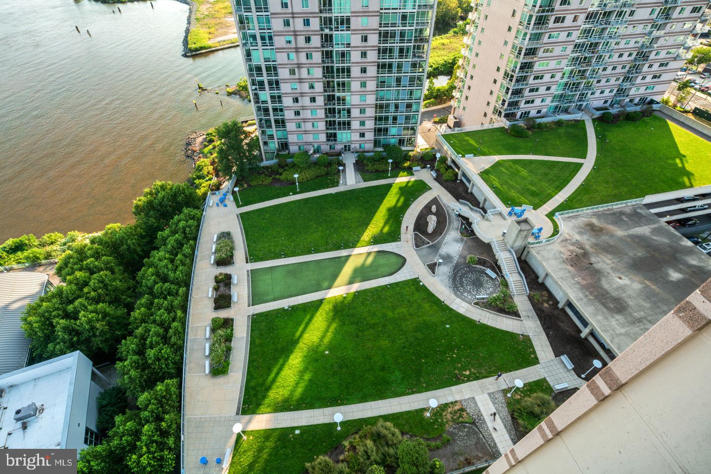 WATERFRONT SQUARE - Residential