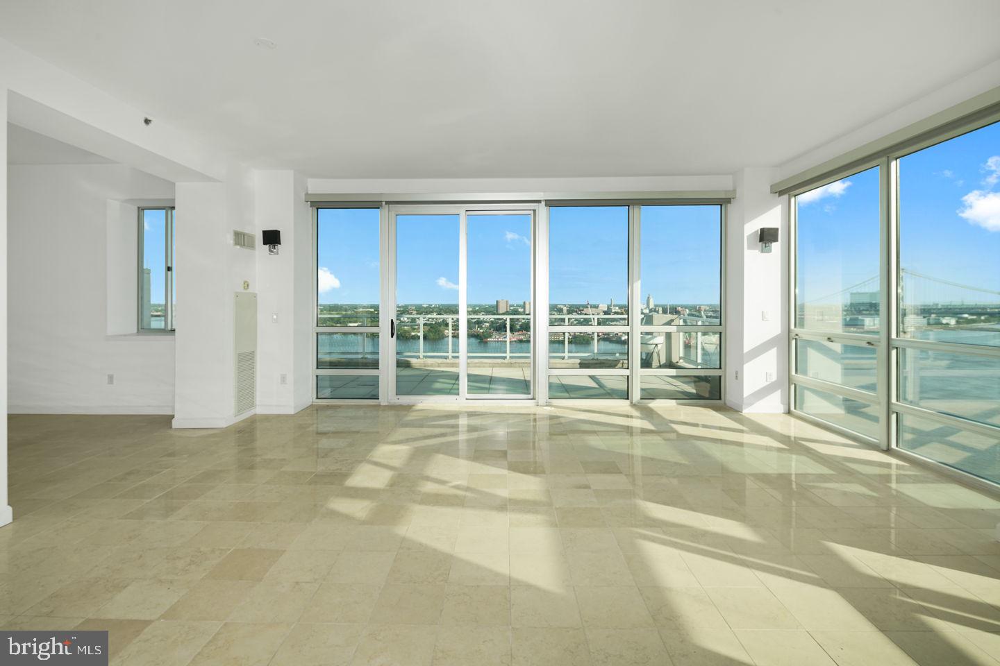 WATERFRONT SQUARE - Residential