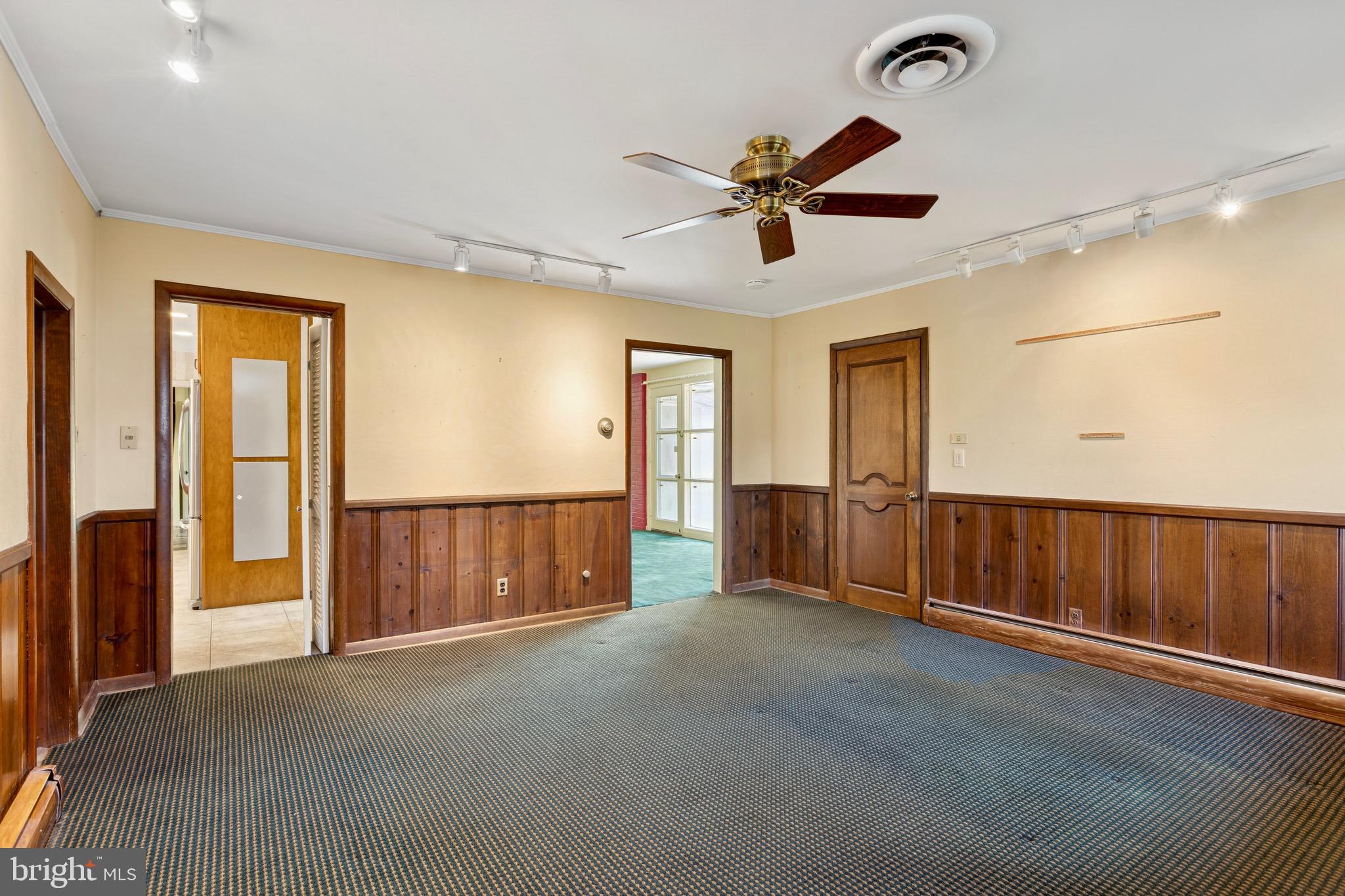 LONG MEADOW ESTATES - Residential