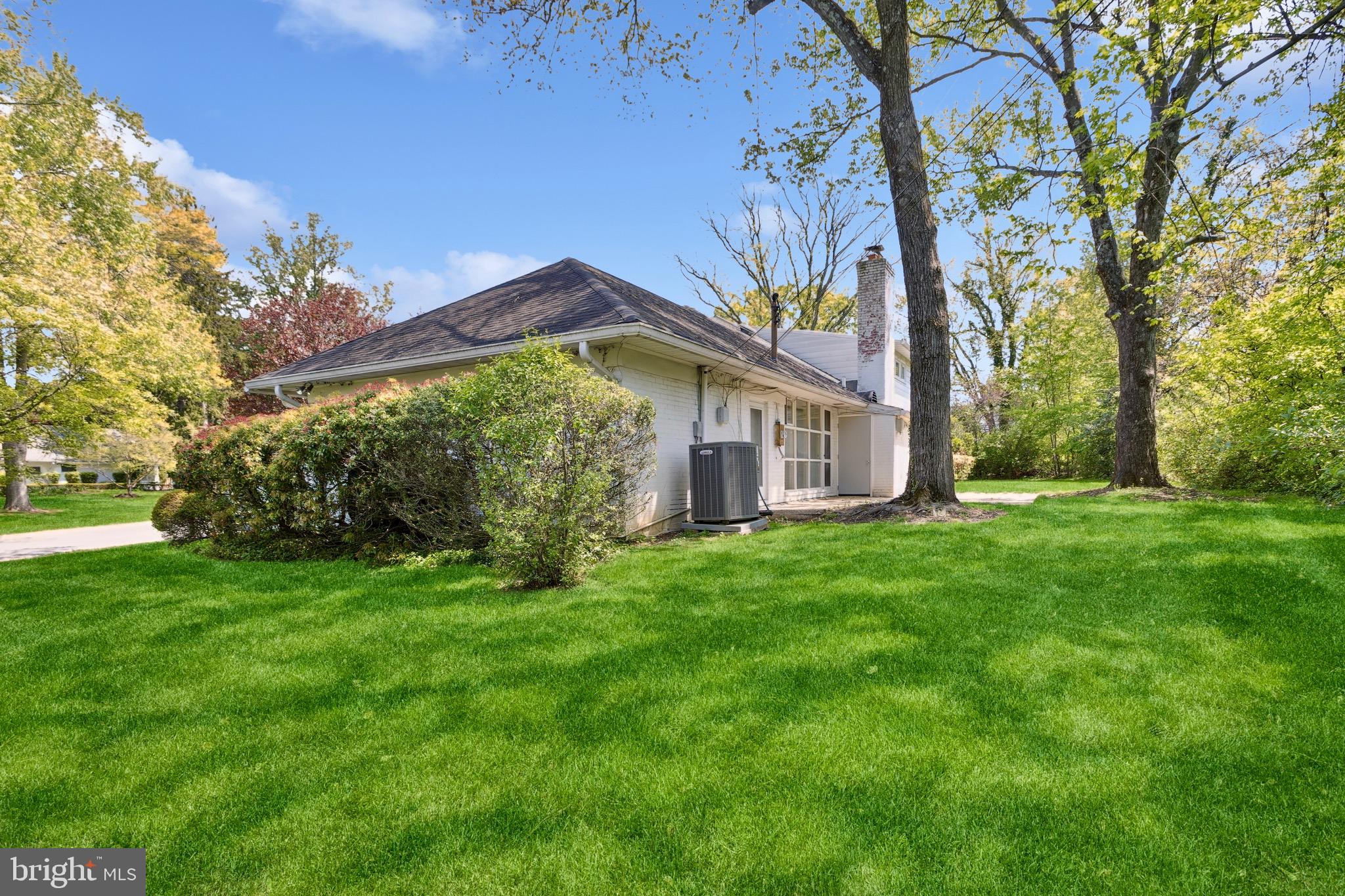 LONG MEADOW ESTATES - Residential