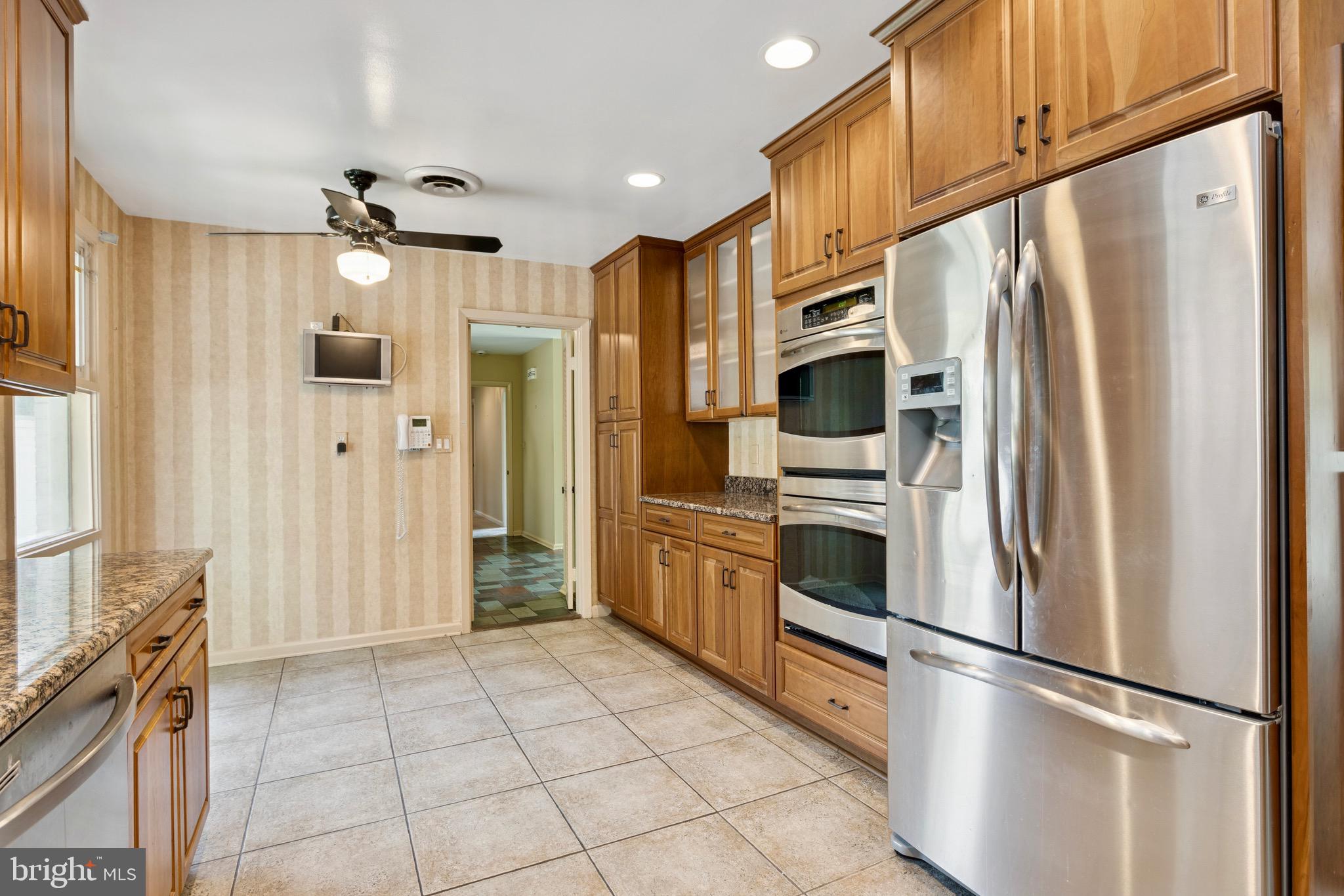 LONG MEADOW ESTATES - Residential