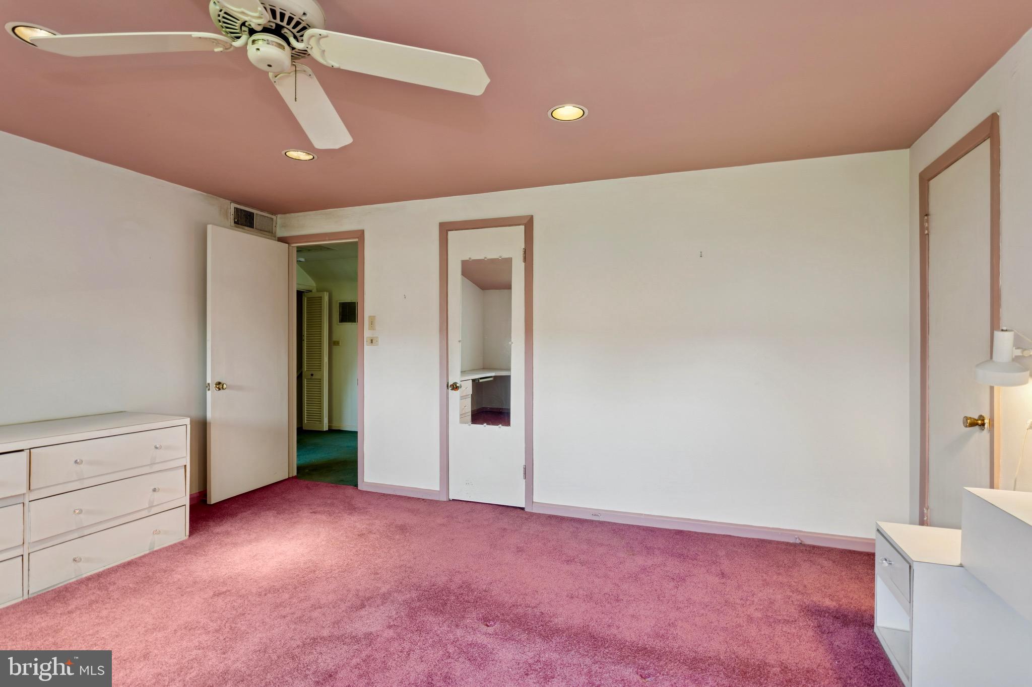 LONG MEADOW ESTATES - Residential