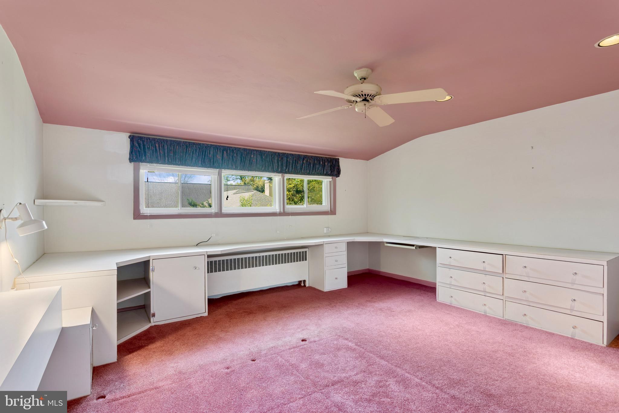 LONG MEADOW ESTATES - Residential