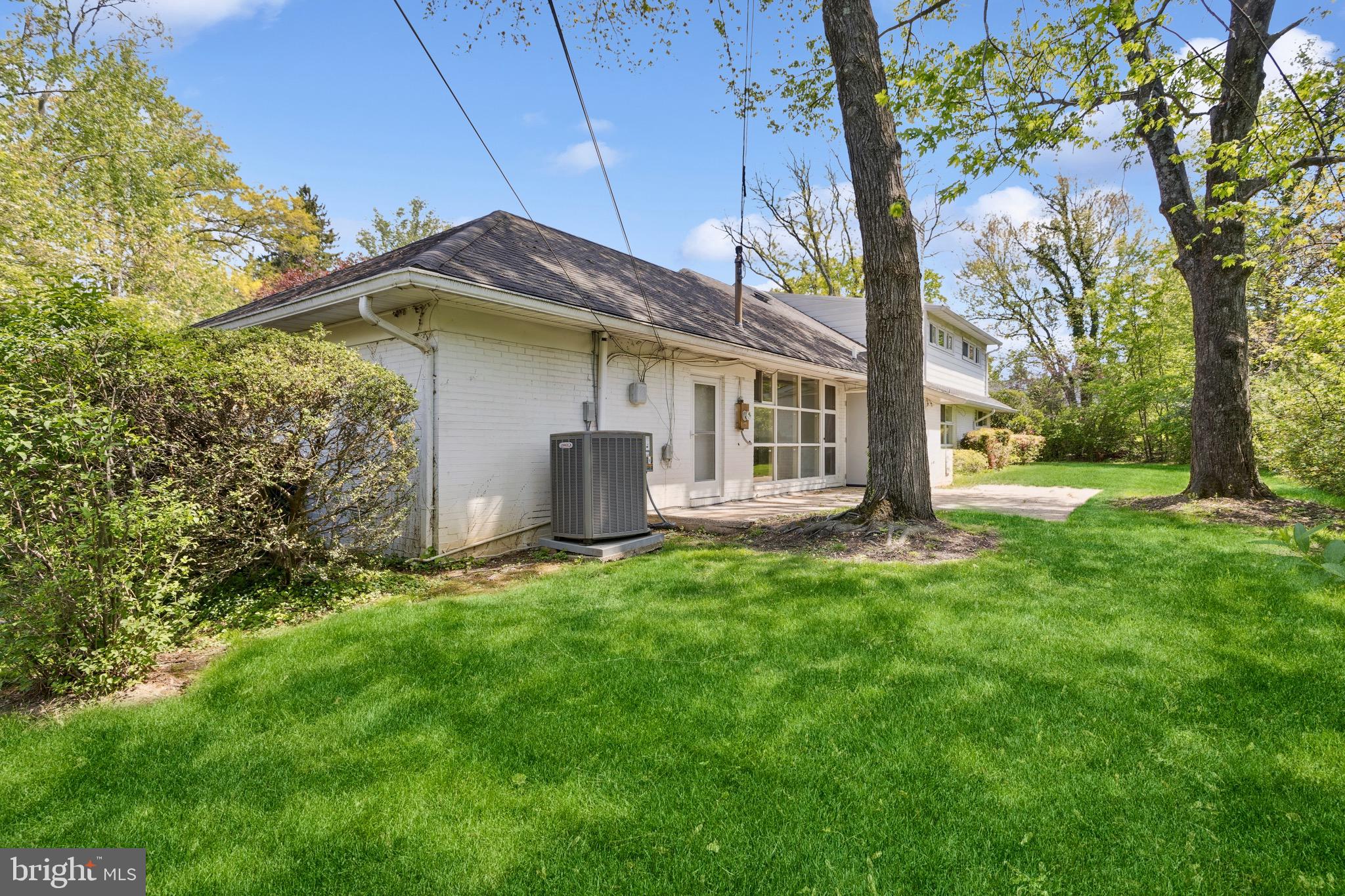 LONG MEADOW ESTATES - Residential