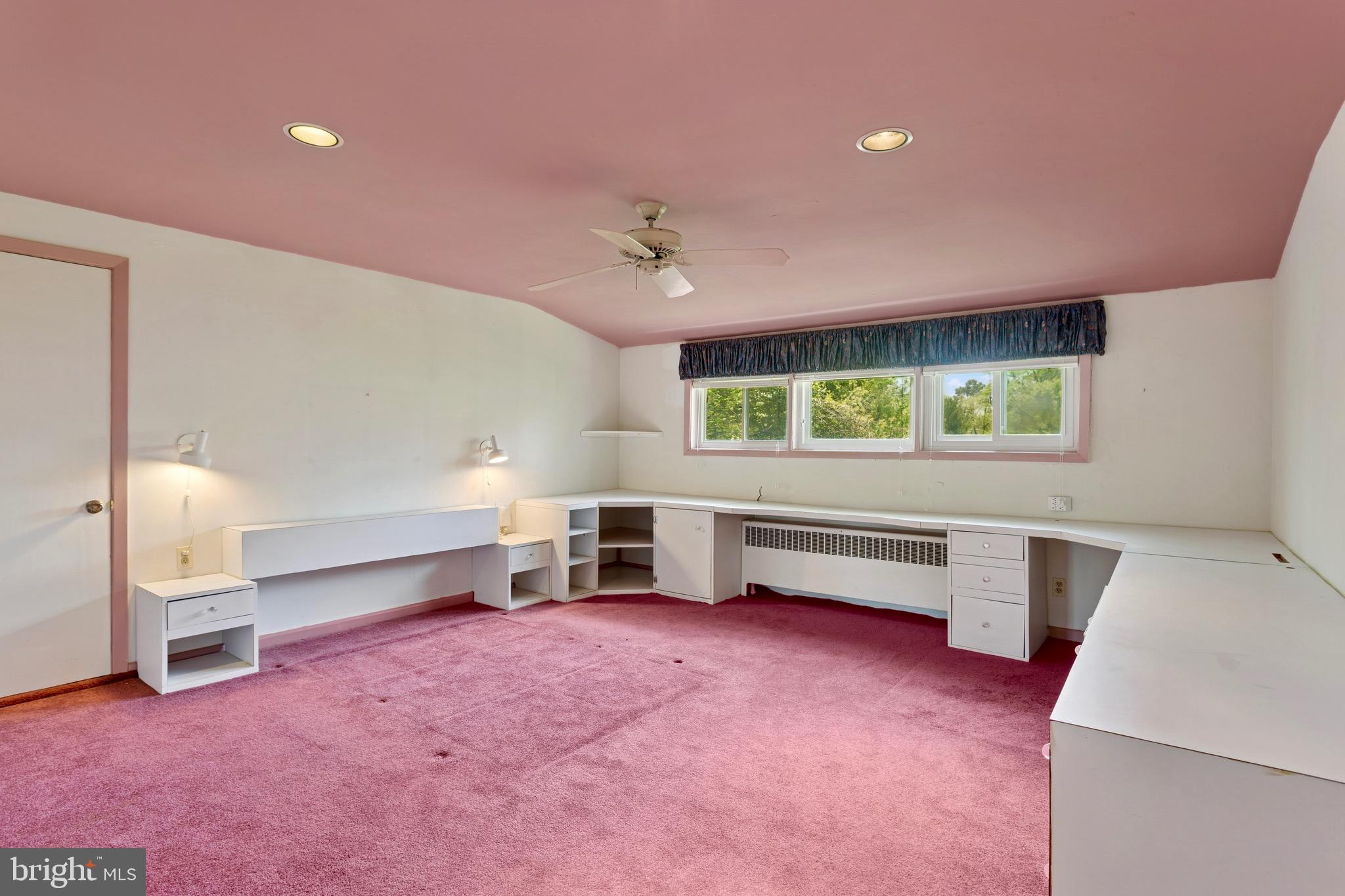 LONG MEADOW ESTATES - Residential