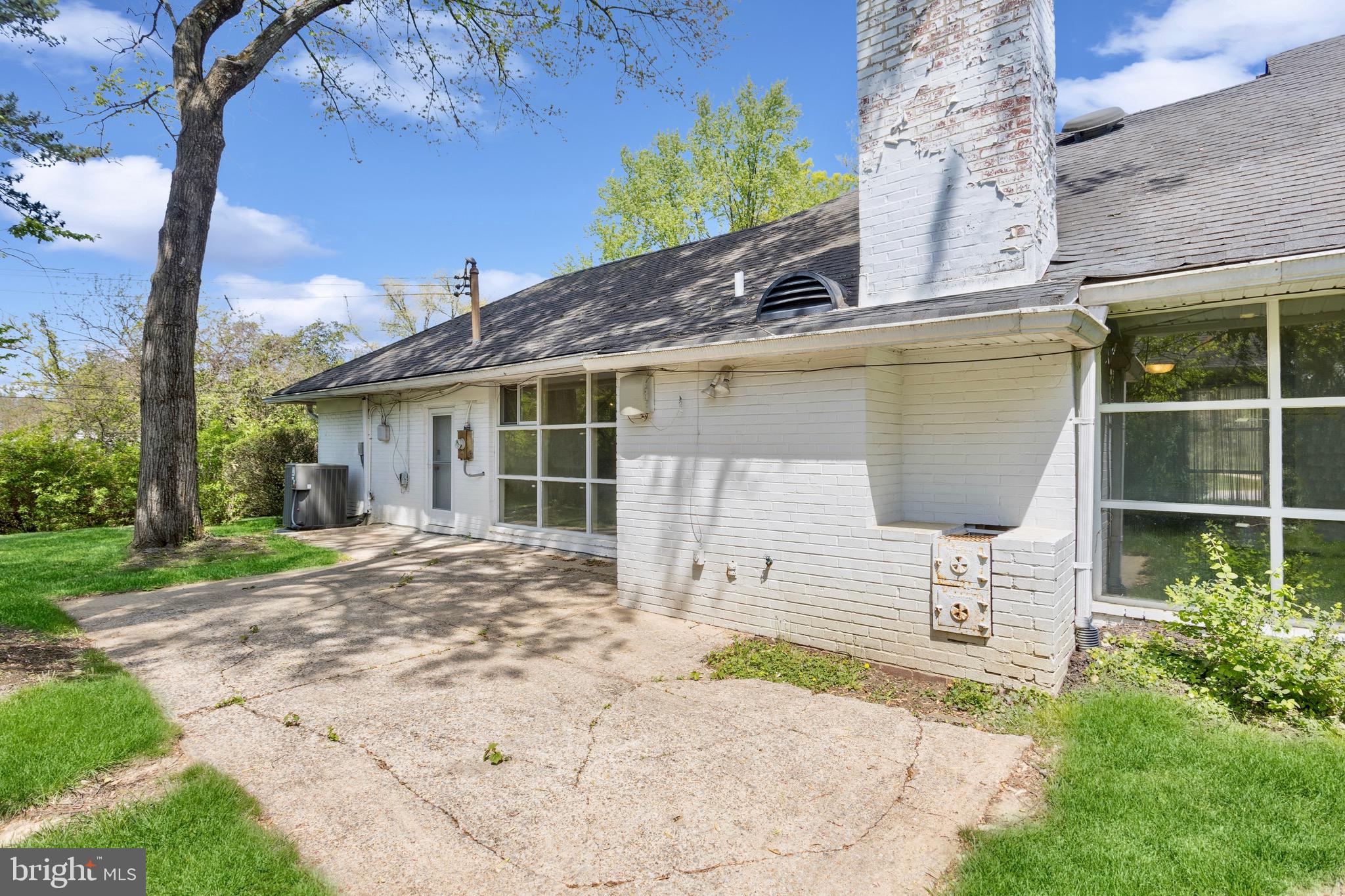 LONG MEADOW ESTATES - Residential