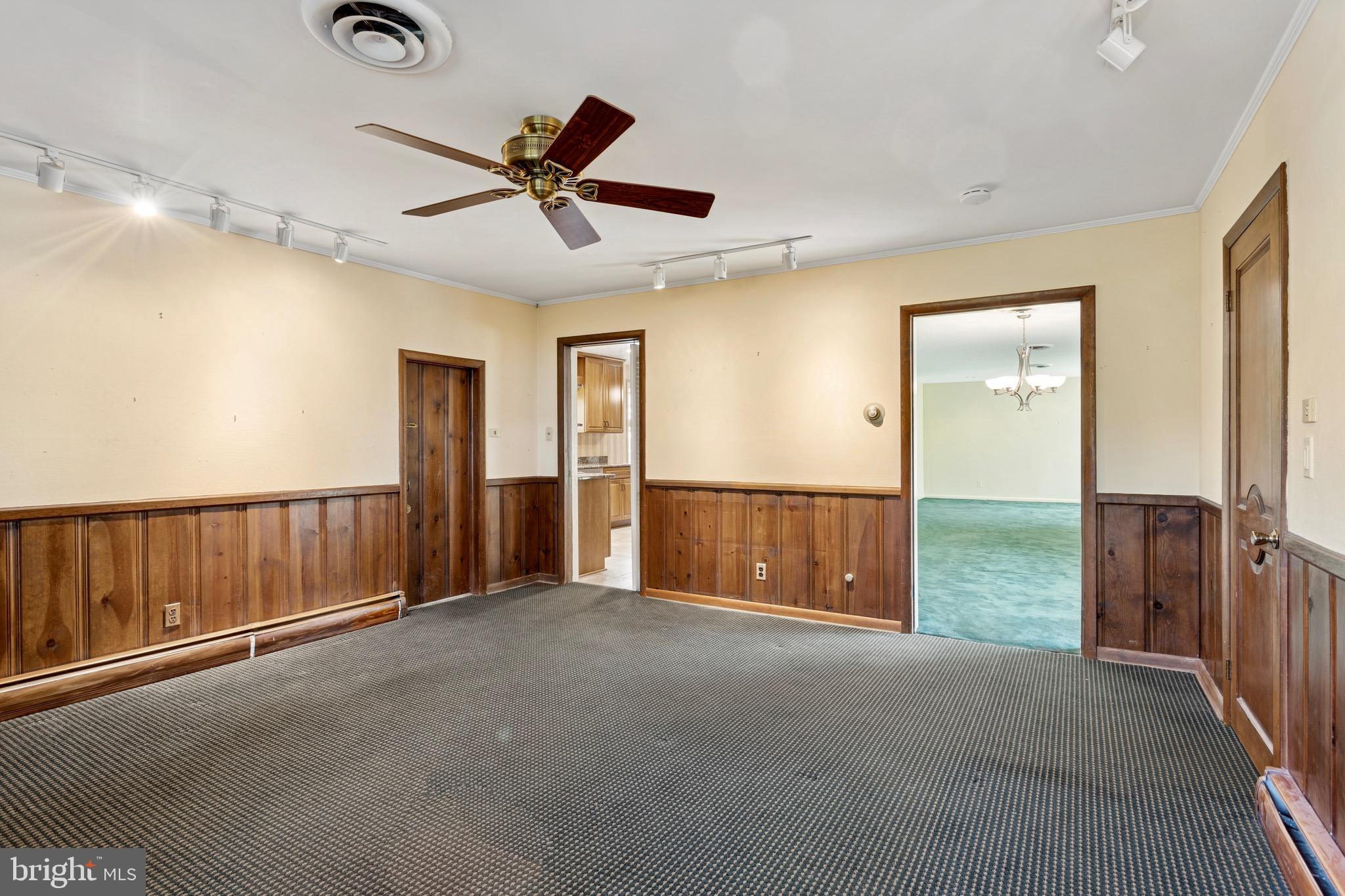 LONG MEADOW ESTATES - Residential