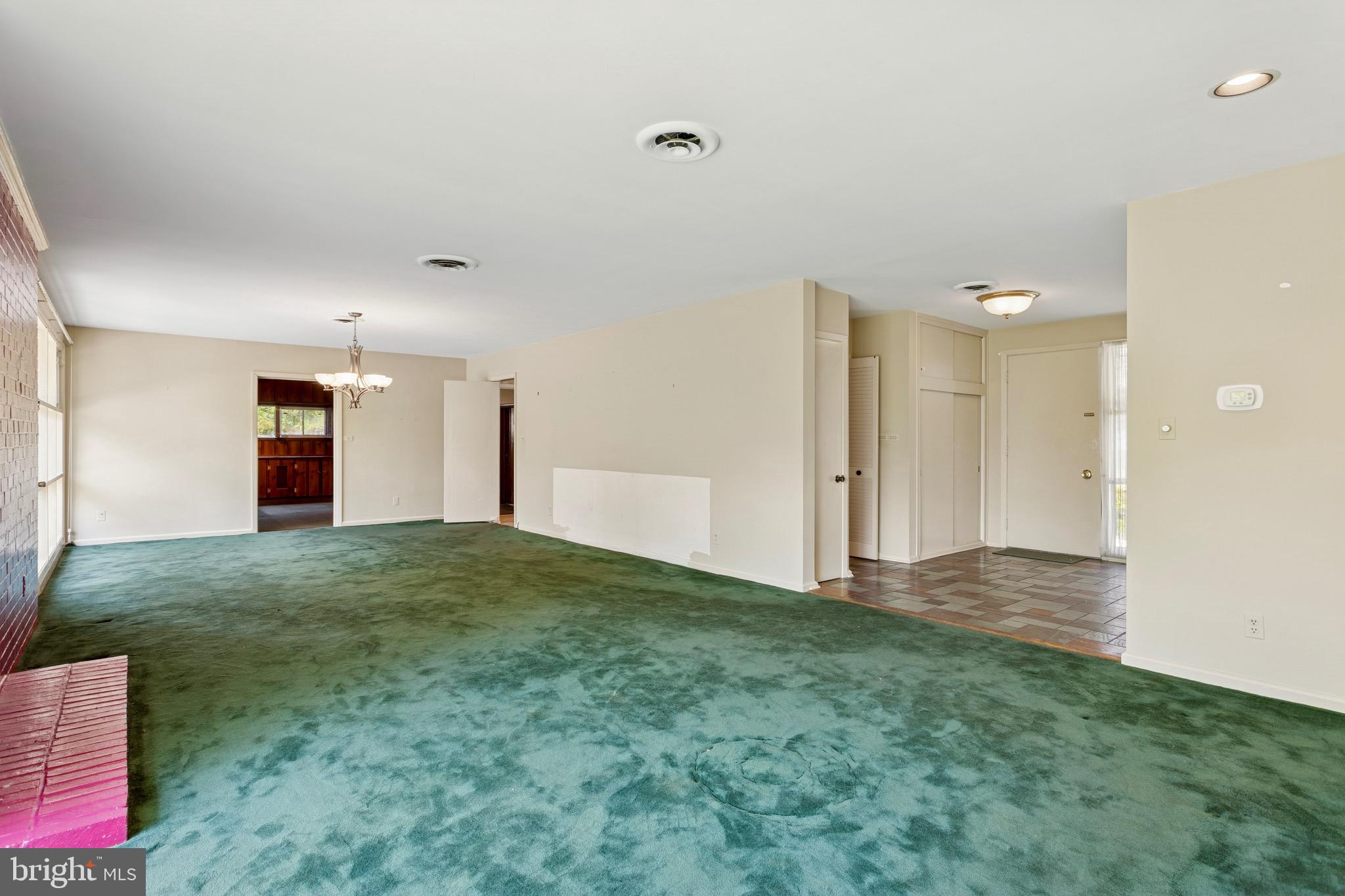 LONG MEADOW ESTATES - Residential