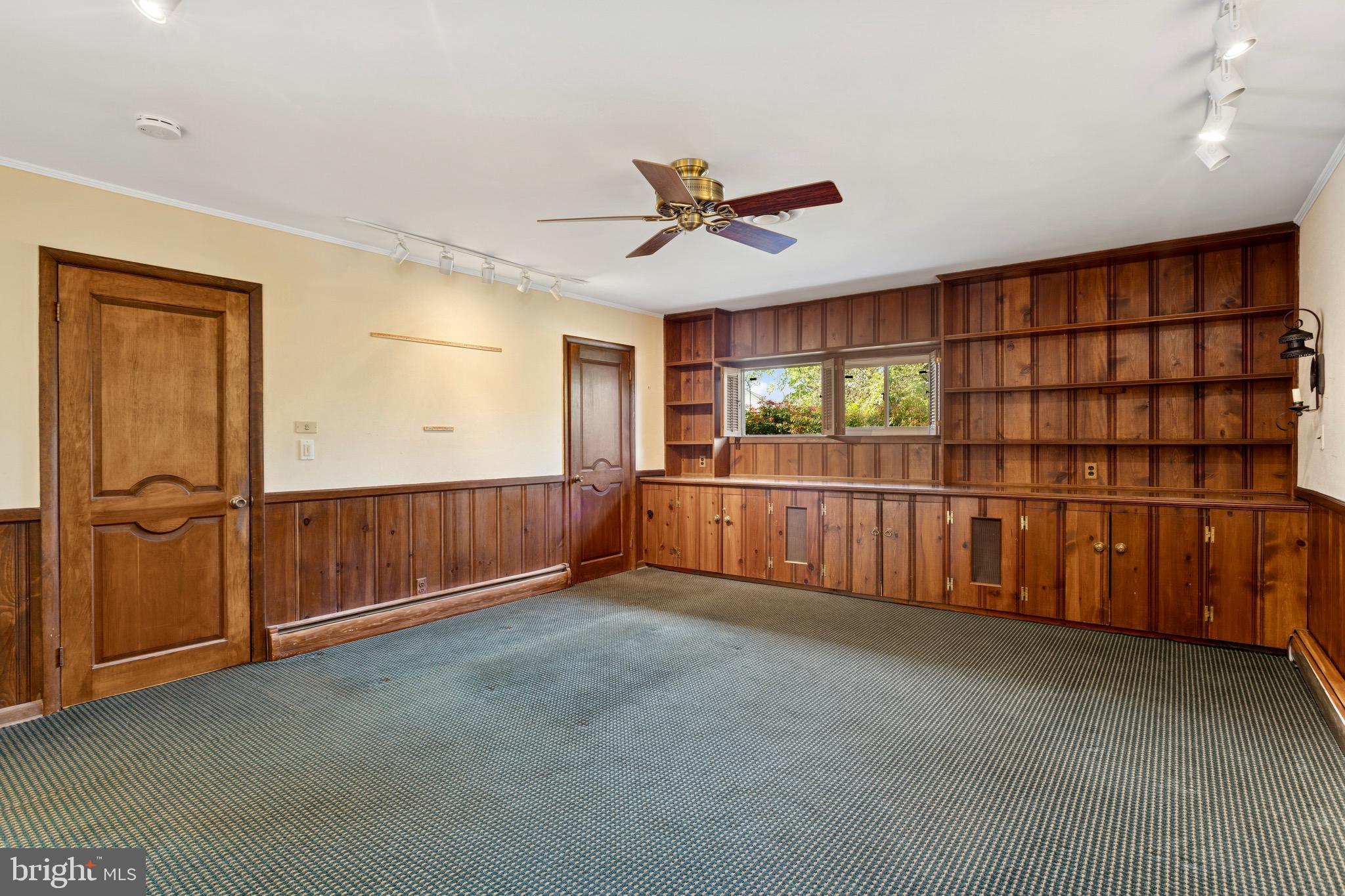 LONG MEADOW ESTATES - Residential