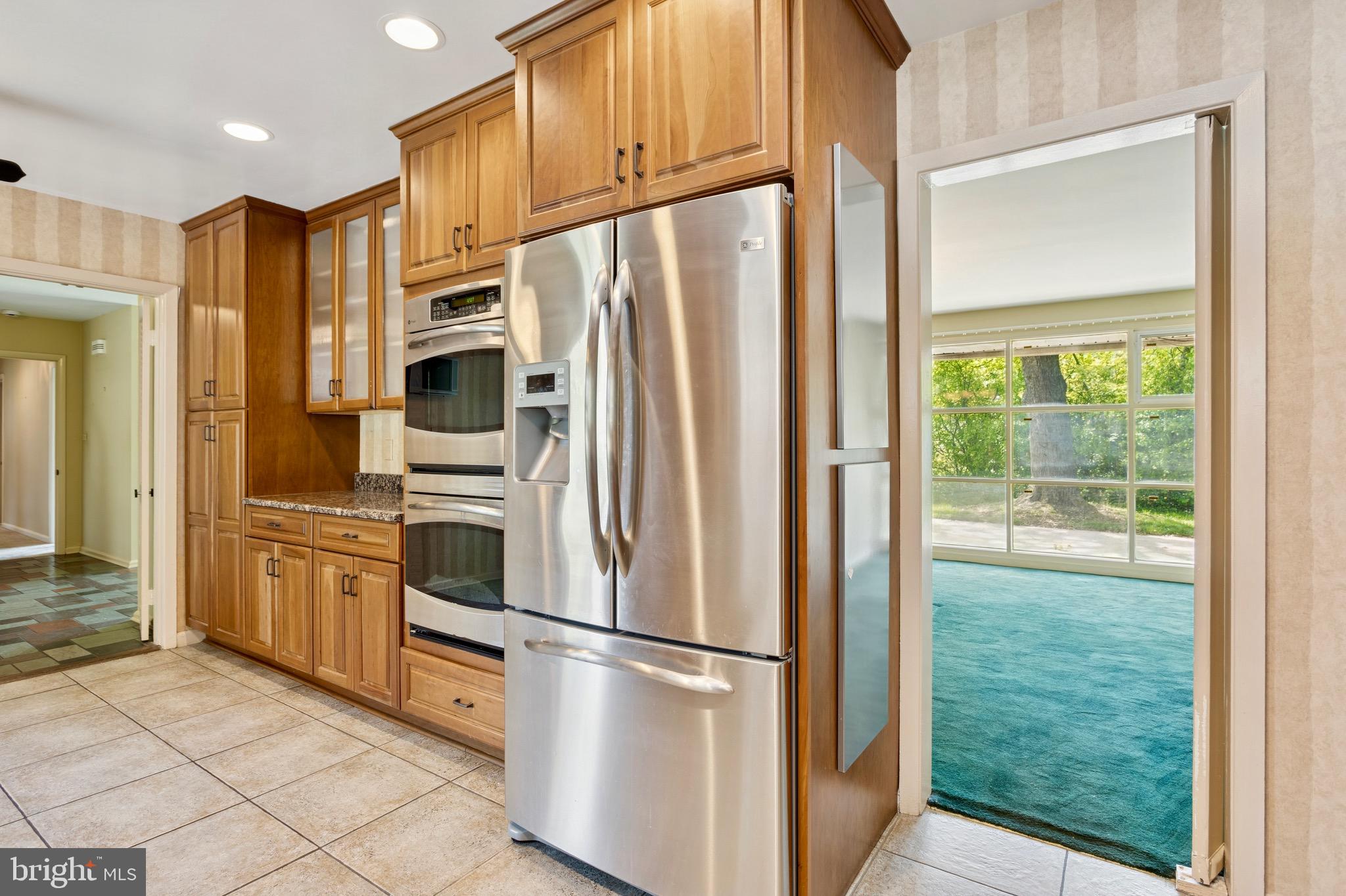 LONG MEADOW ESTATES - Residential