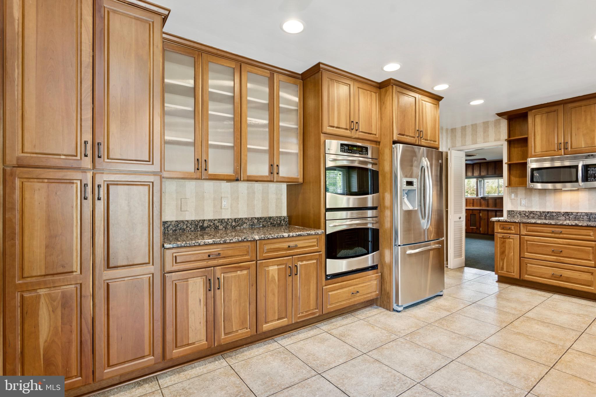 LONG MEADOW ESTATES - Residential