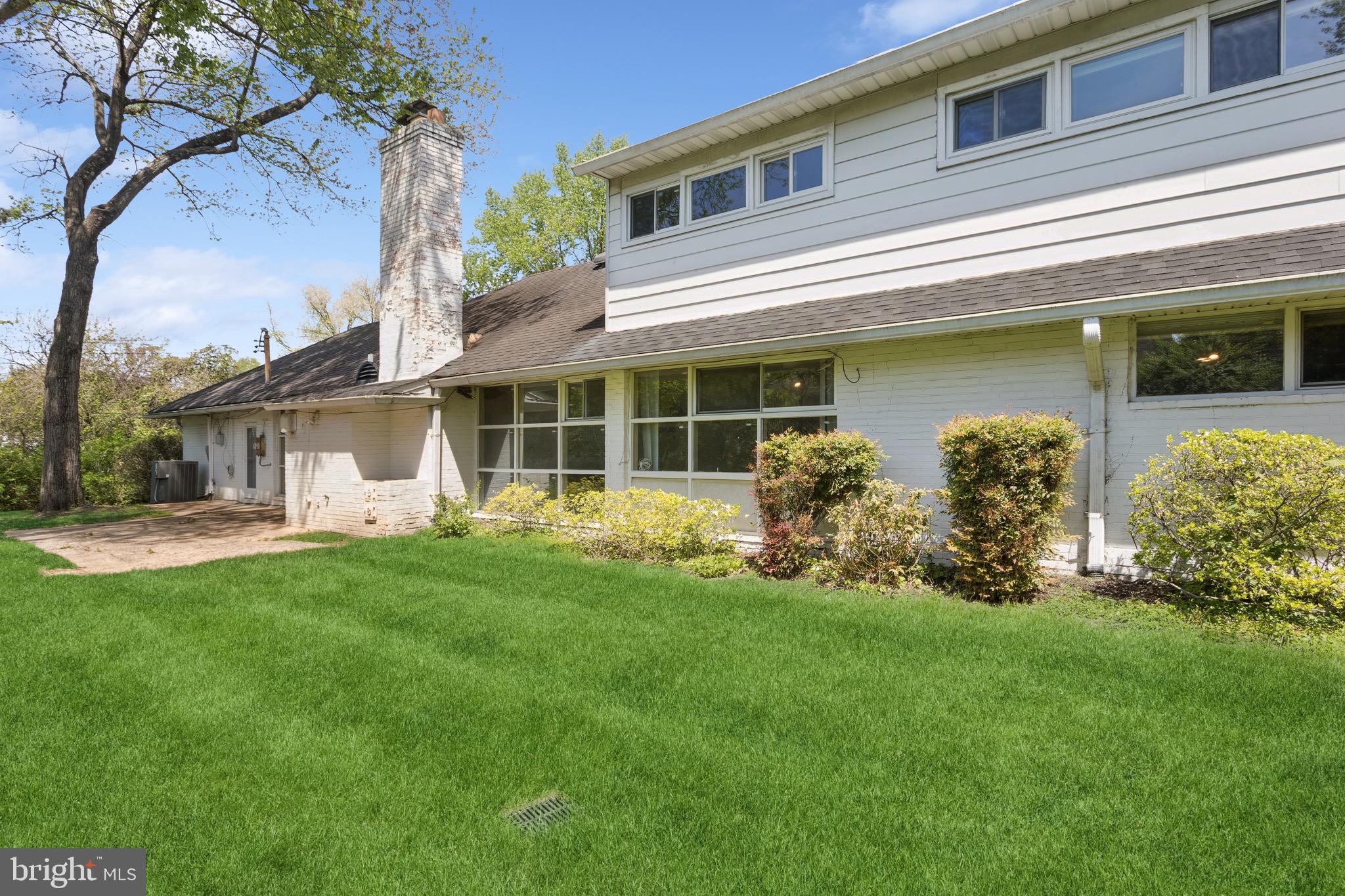 LONG MEADOW ESTATES - Residential