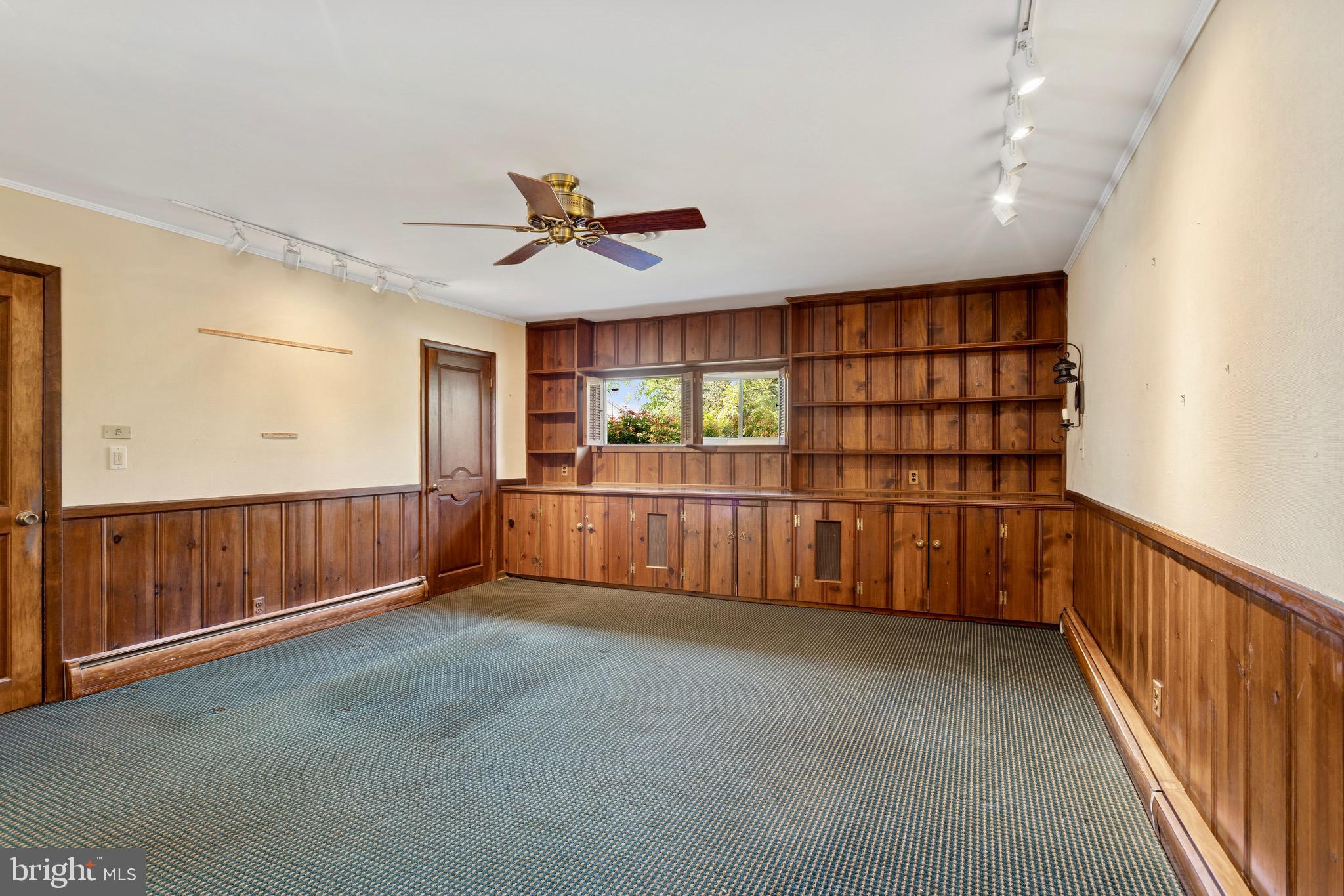 LONG MEADOW ESTATES - Residential