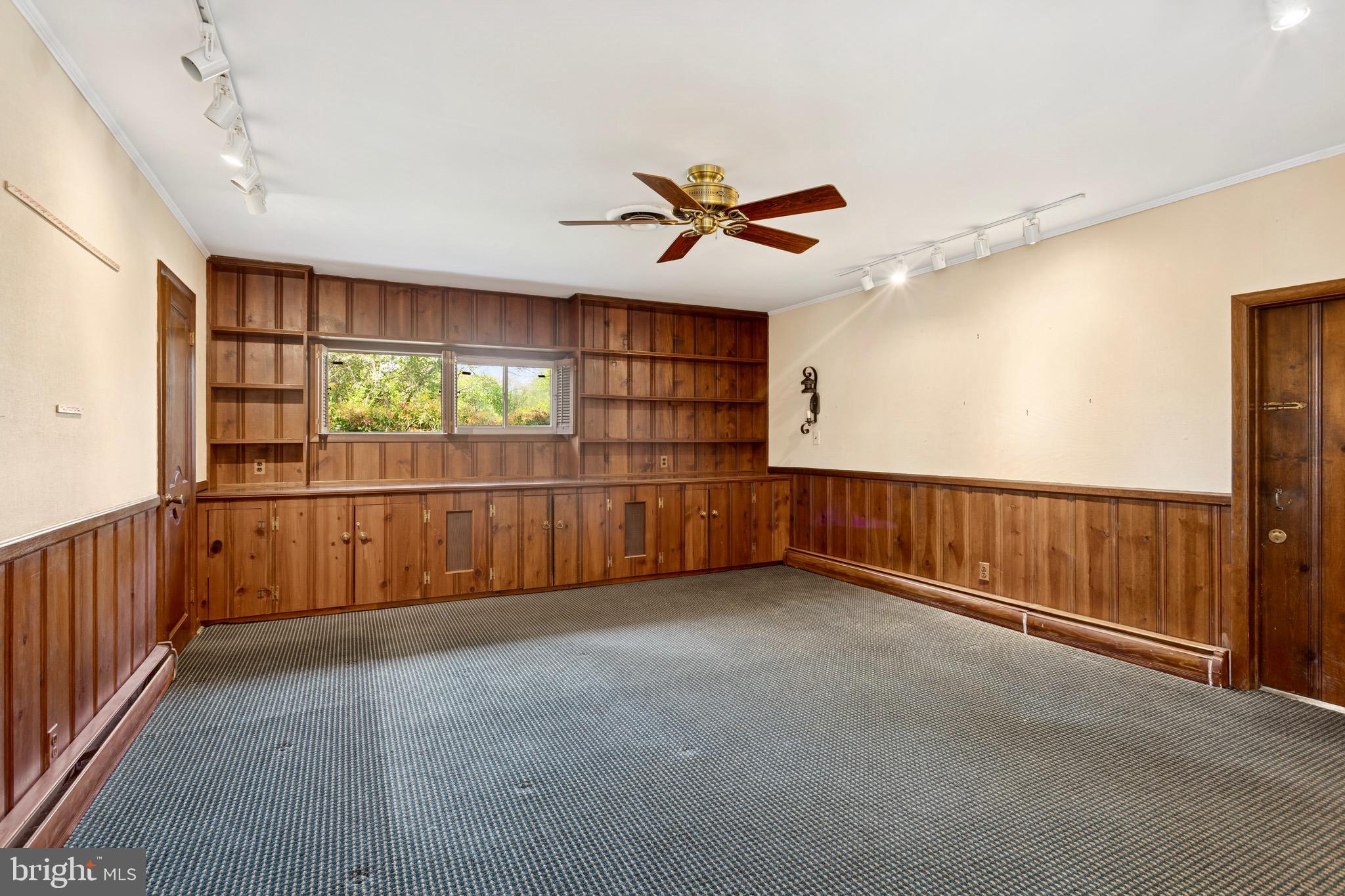 LONG MEADOW ESTATES - Residential