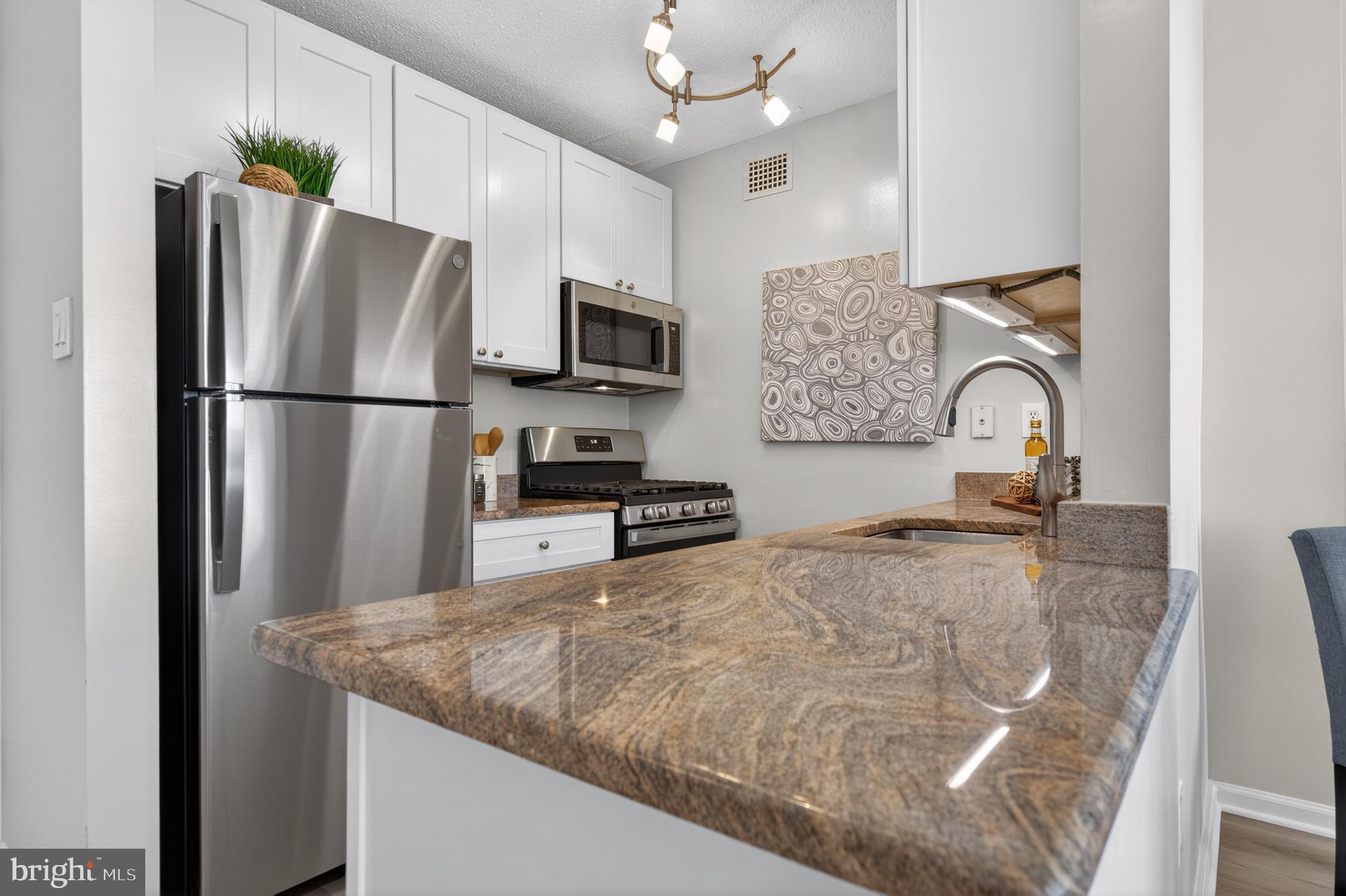 4141 N HENDERSON ROAD 1209