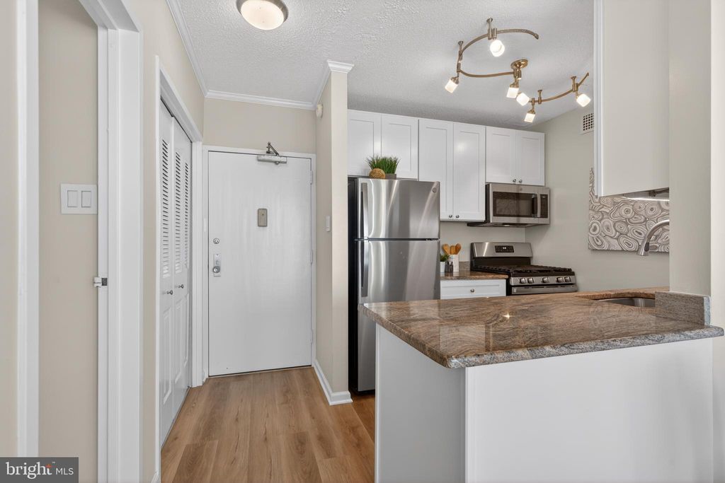 Photo of 4141 N Henderson Road #1209, ARLINGTON, VA 22203 (MLS # VAAR2073572)