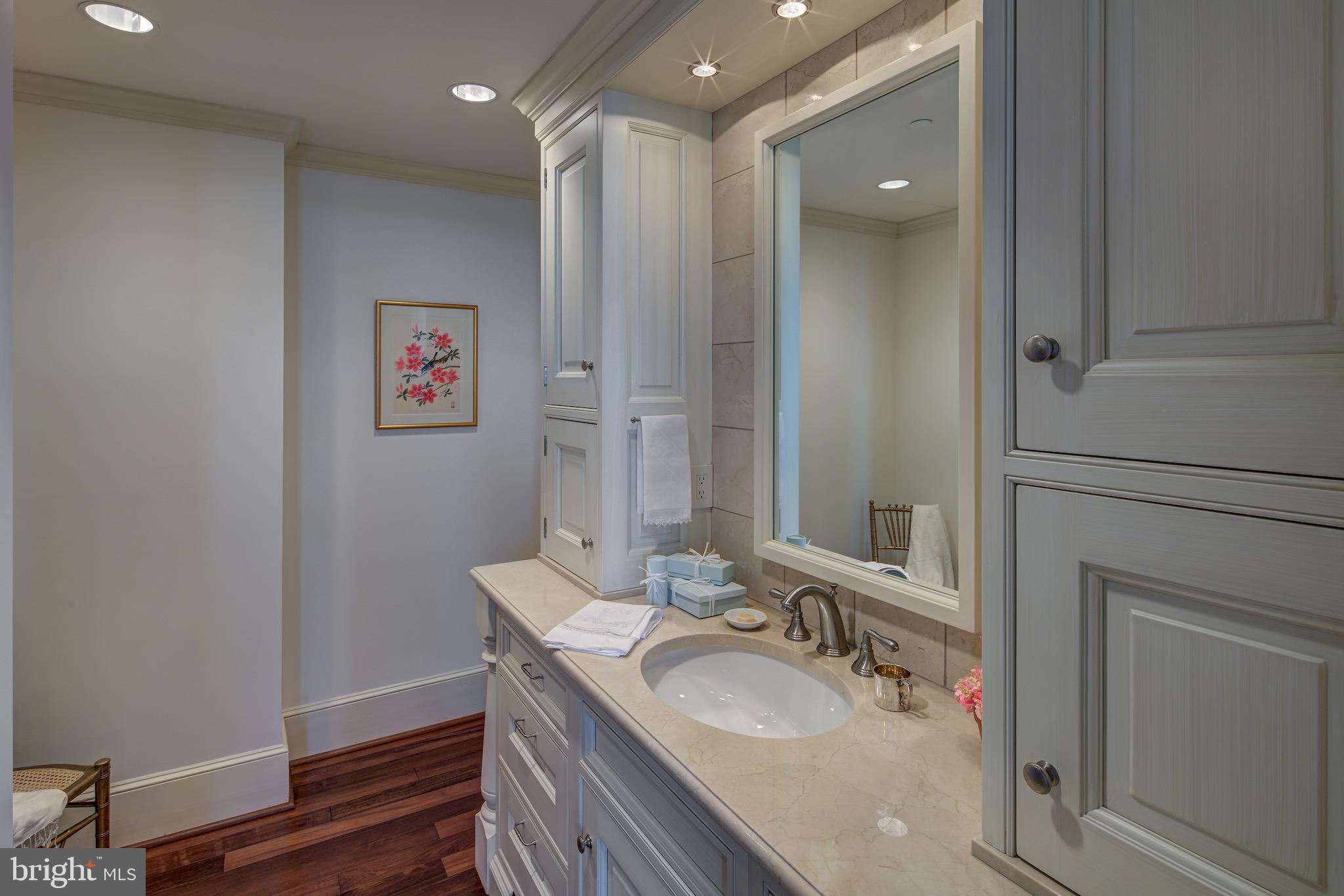 CHEVY CHASE - Residential