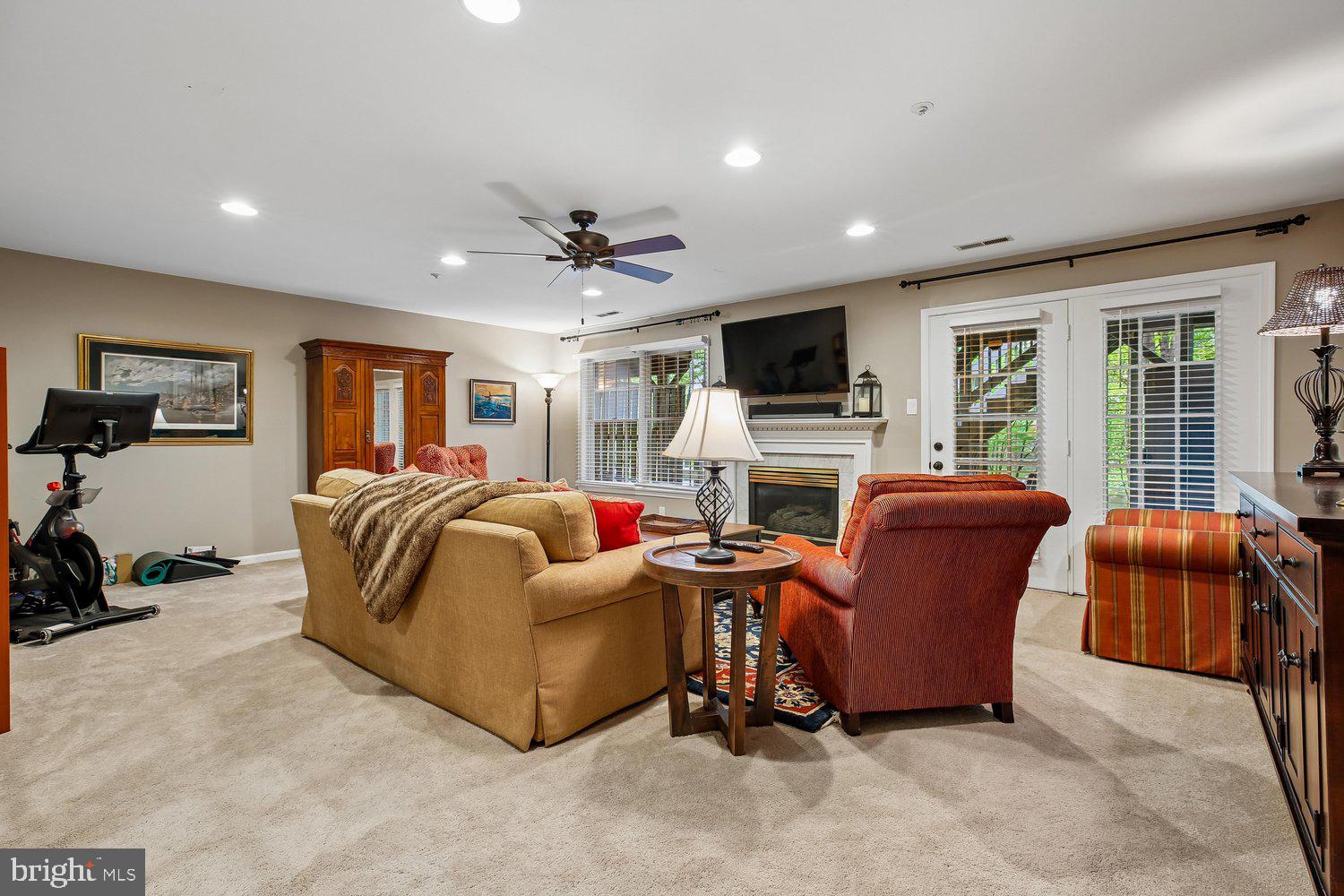 LAKE HALLOWELL - Residential