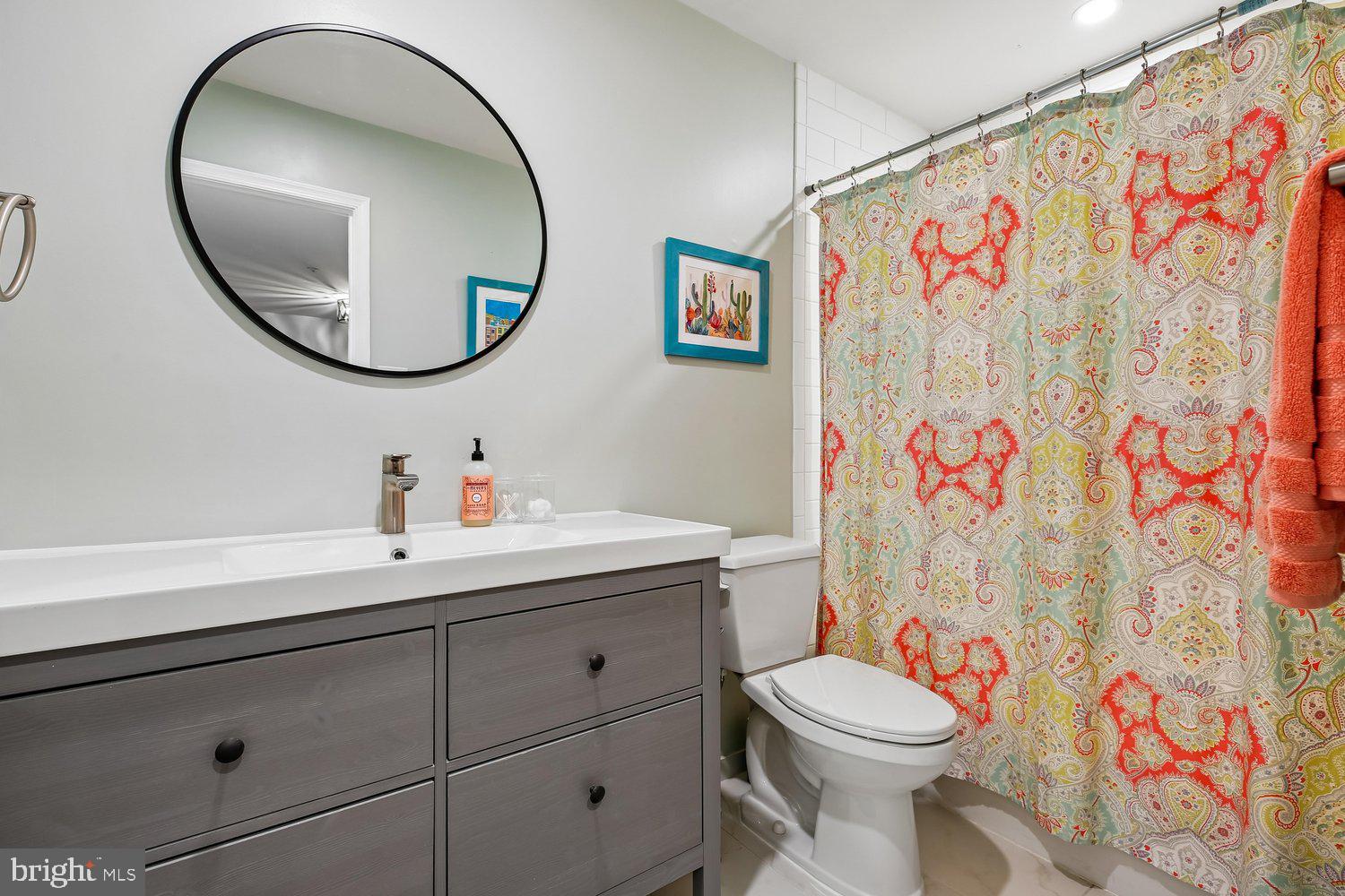 LAKE HALLOWELL - Residential