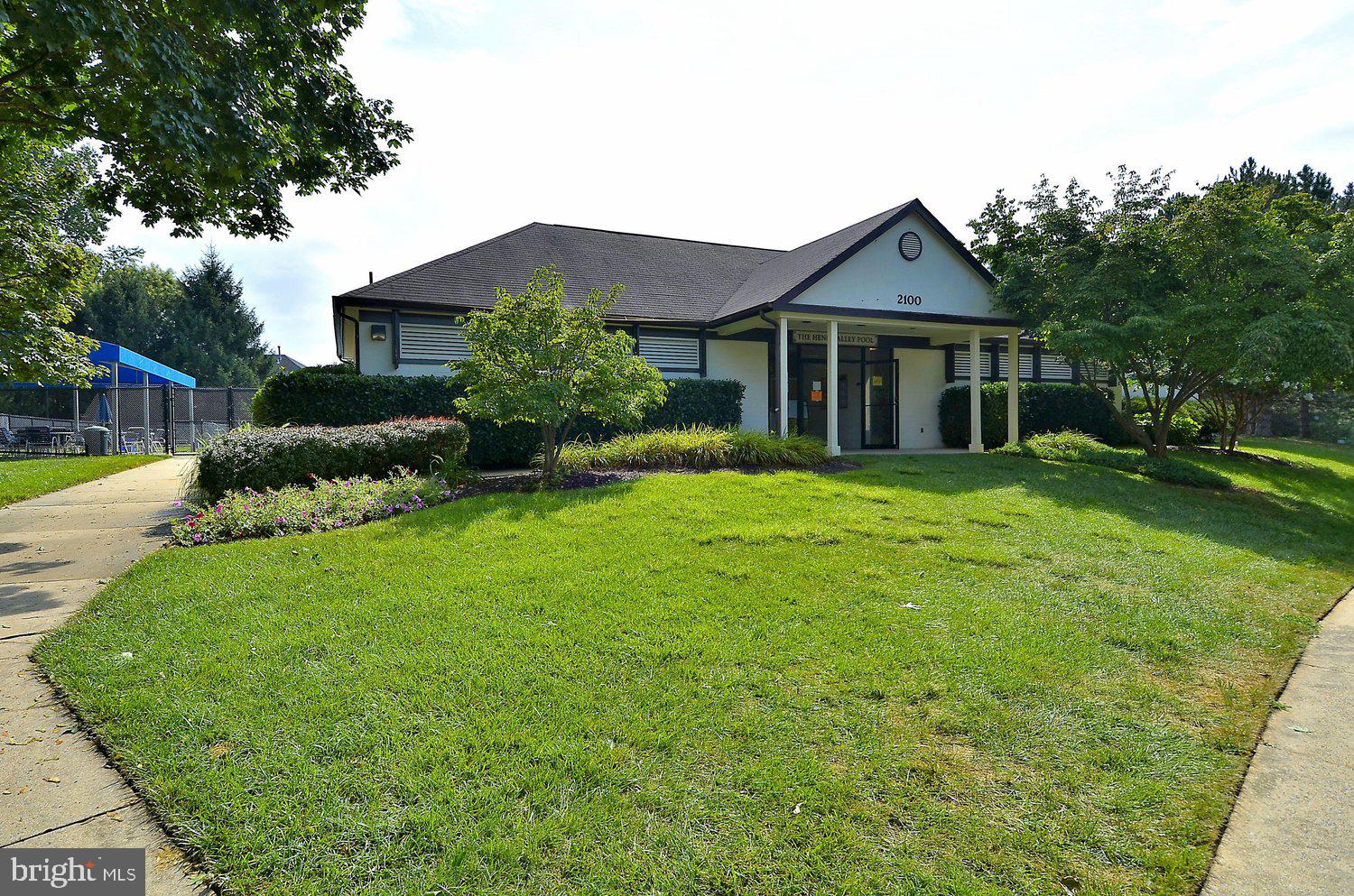 LAKE HALLOWELL - Residential