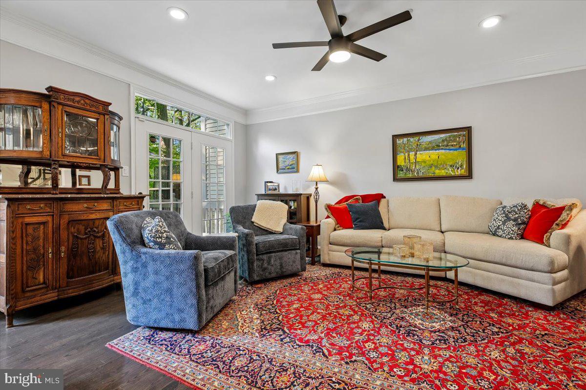 LAKE HALLOWELL - Residential