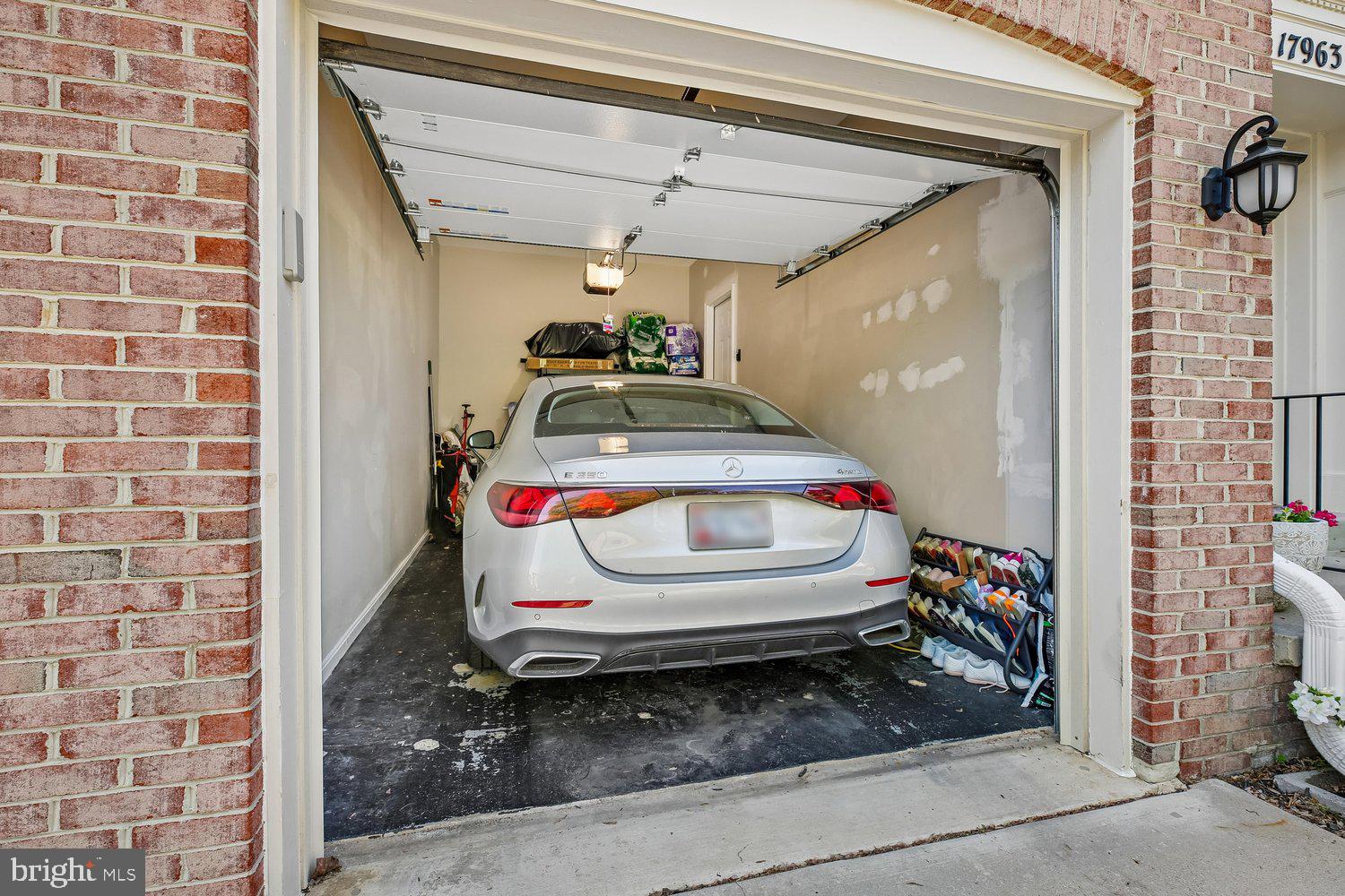 LAKE HALLOWELL - Residential